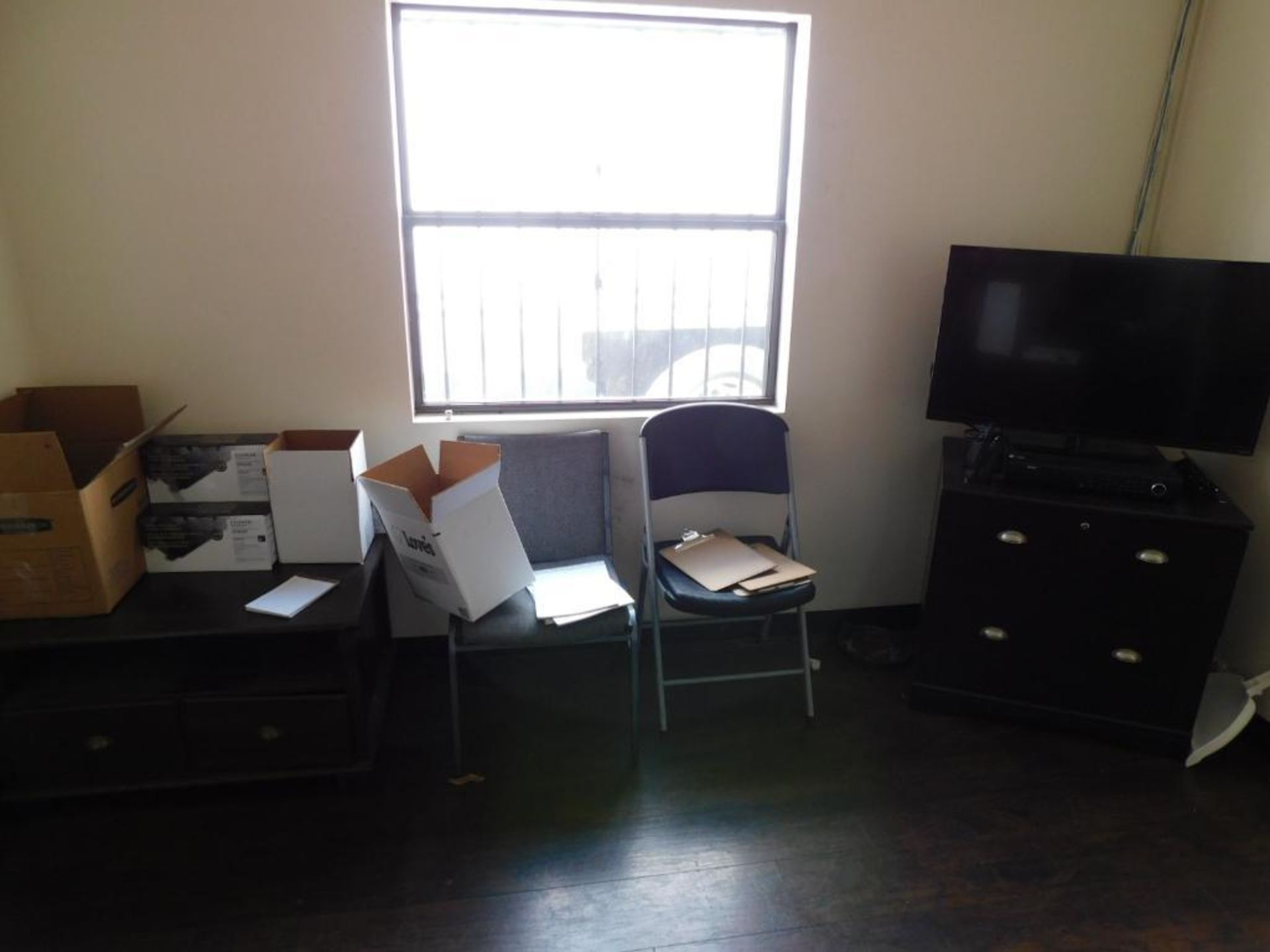 LOT: Contents of (5) Offices (no computers) (LOCATED: 3201 S. ELM ST., LITTLE ROCK, AR 72204) - Image 7 of 8