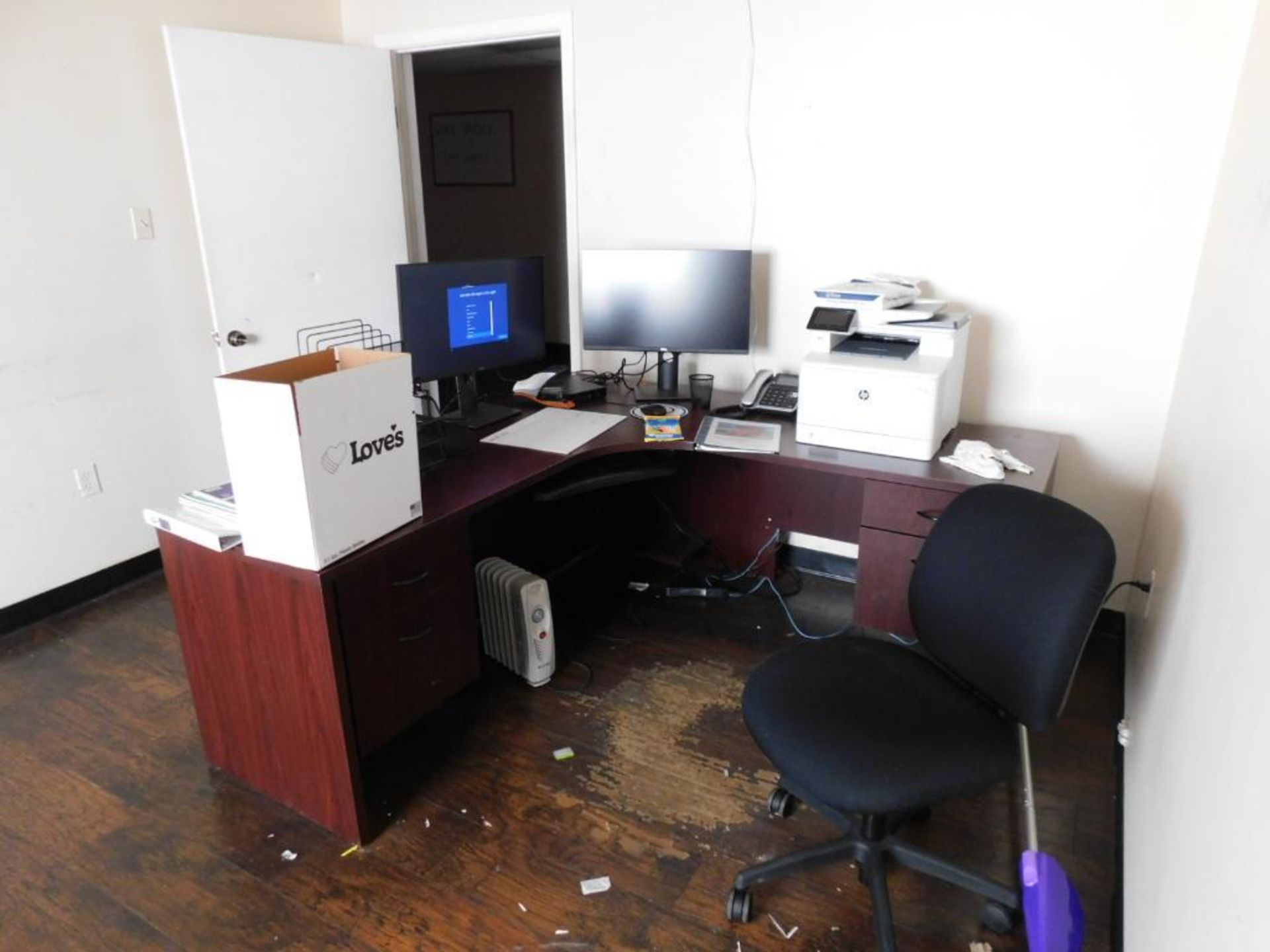 LOT: Contents of (5) Offices (no computers) (LOCATED: 3201 S. ELM ST., LITTLE ROCK, AR 72204) - Image 6 of 8