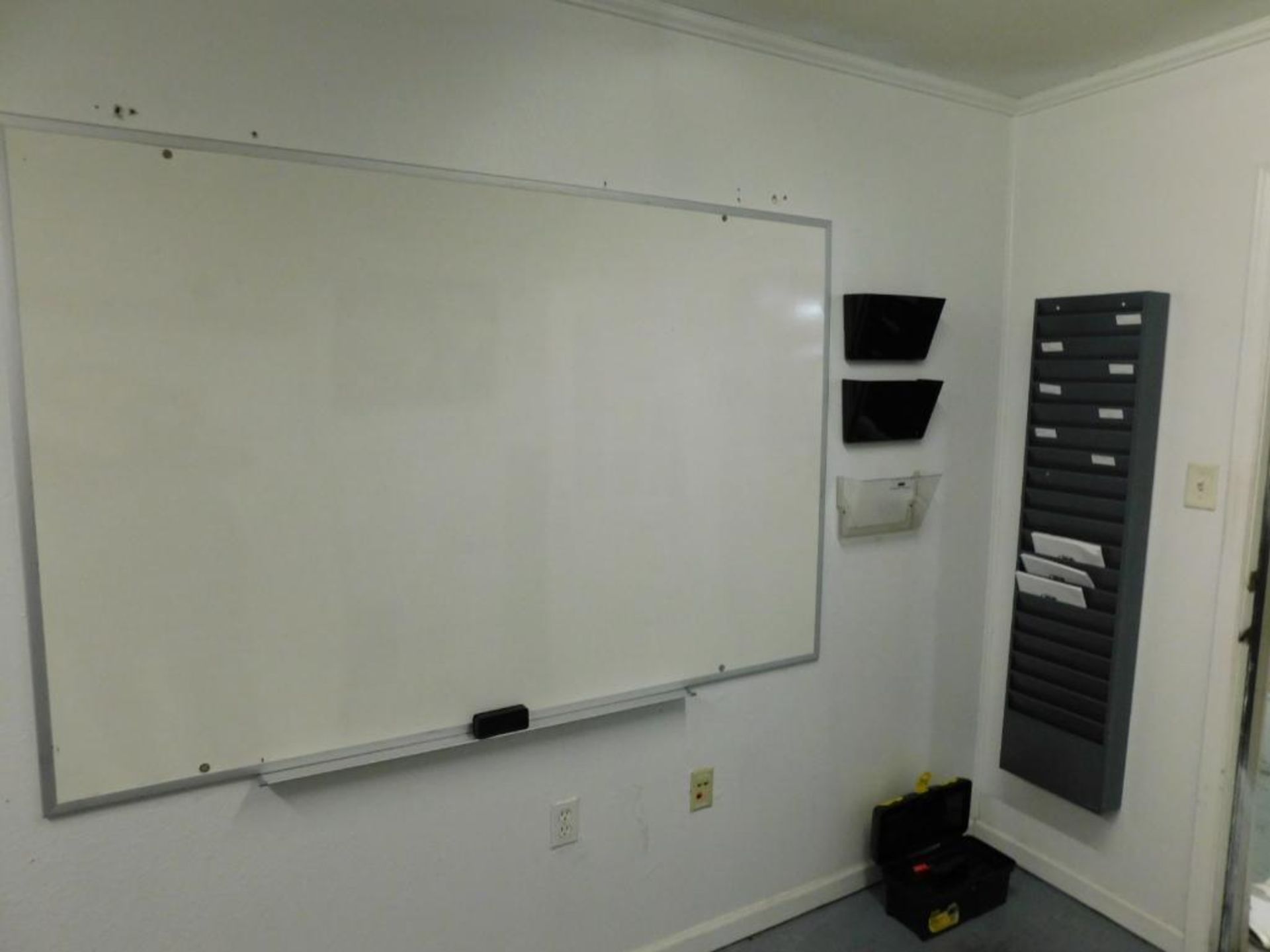 LOT: Contents of (5) Offices (no computers) (LOCATED: 3201 S. ELM ST., LITTLE ROCK, AR 72204) - Image 2 of 8