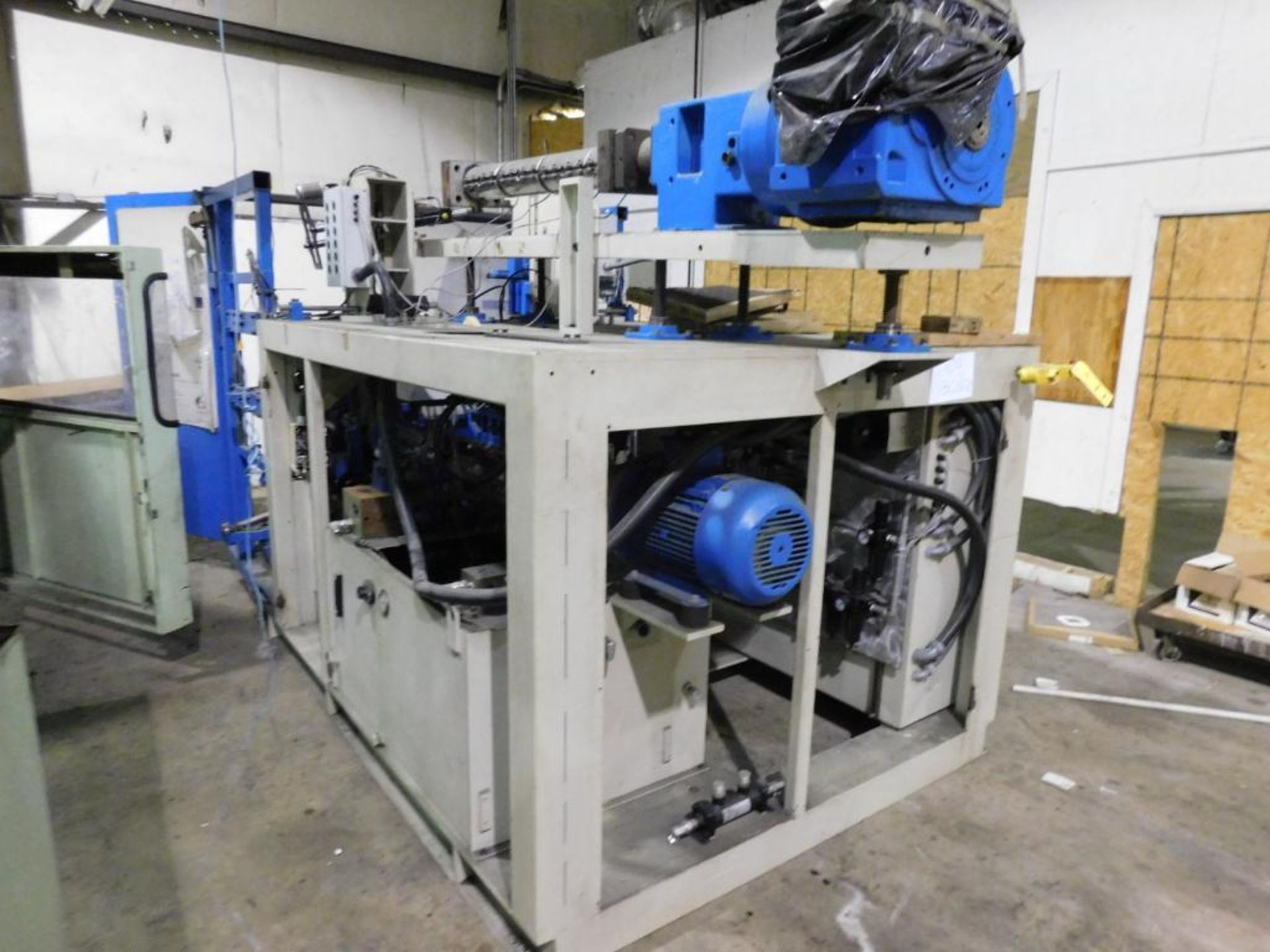 LOT: Line #3 - Automa Single-Station Shuttle Continuous Extrusion 3L Blow Molding Machine Model - Bild 2 aus 3