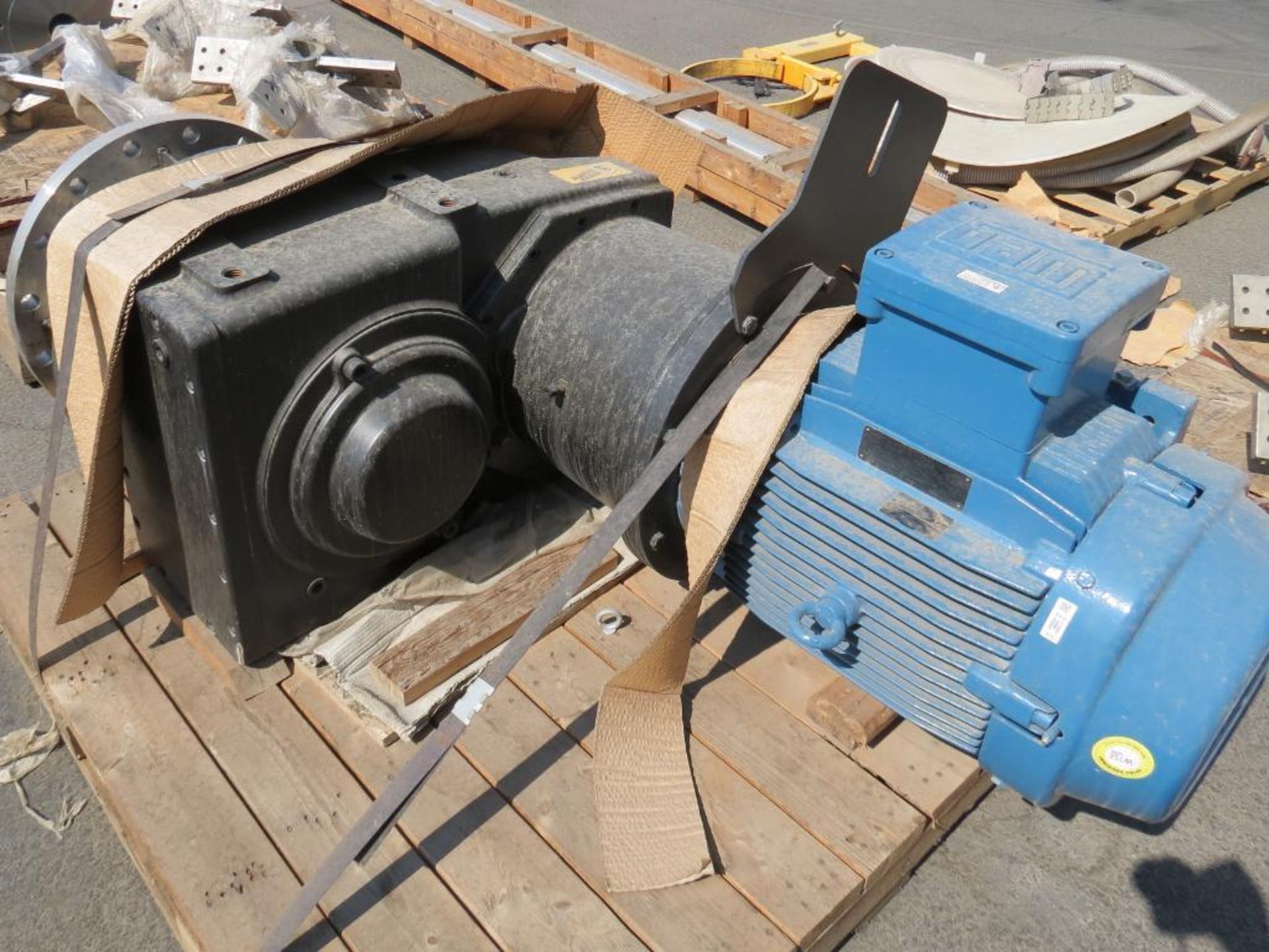 MXD Process Inc. 60HP Top Entry Flange Mount Mixer #SST-90G, SN: IT-16-14002 - Image 3 of 11