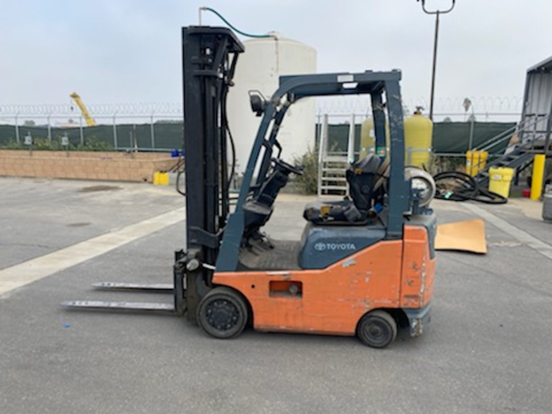 Toyota 4500 lb. LP Forklift #8FGCU15, SN:11833 (DELAYED REMOVAL 9/30/21). - Image 3 of 6