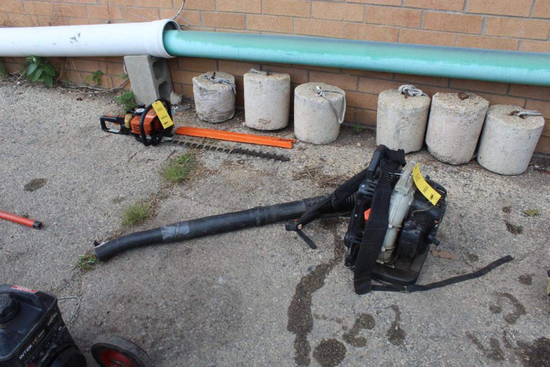 Echo PB-620 Gas Powered Backpack Leaf Blower - Image 2 of 2