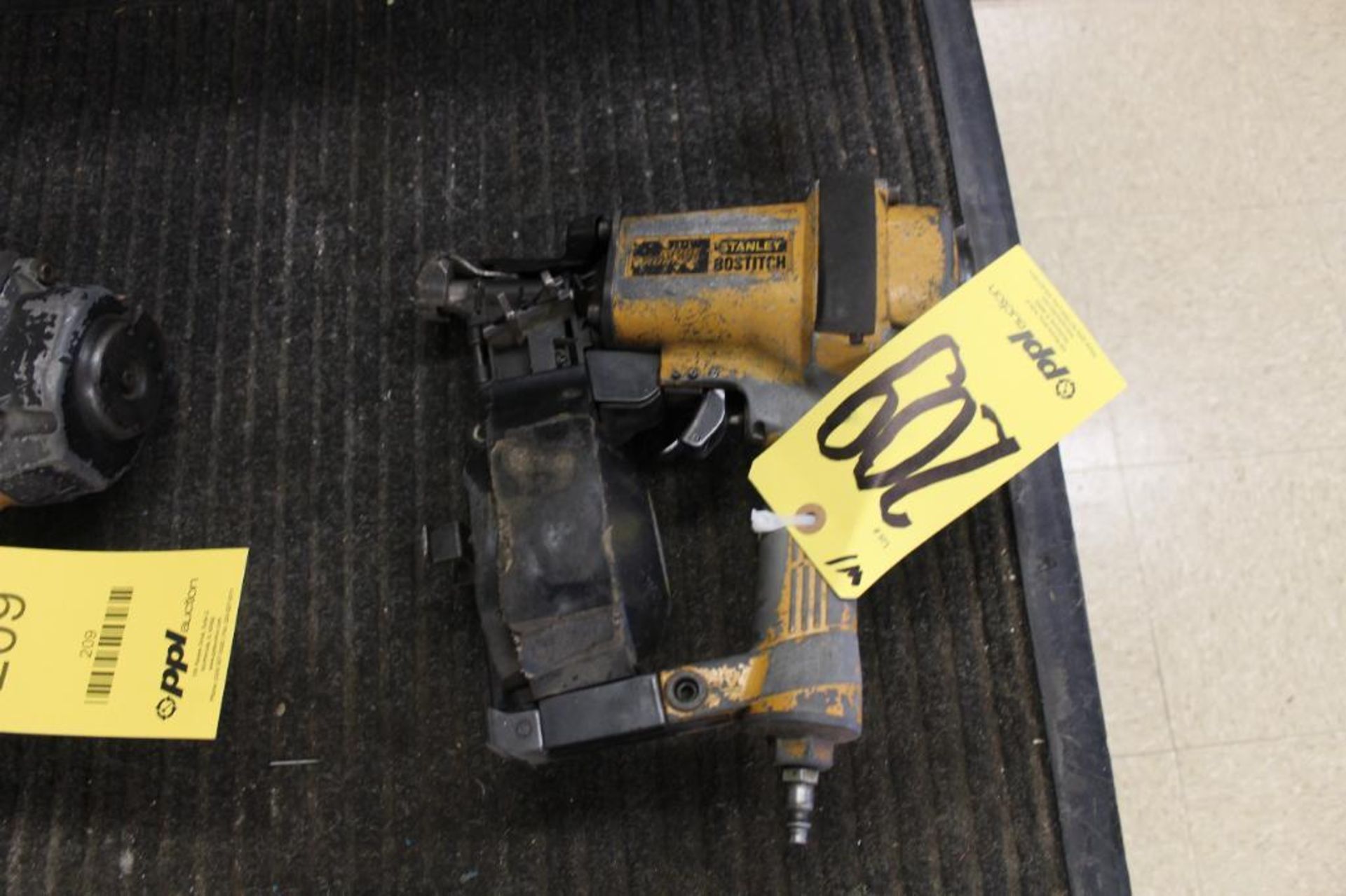 LOT: (2) Bostich Pneumatic Roofing Nailer - Image 3 of 3