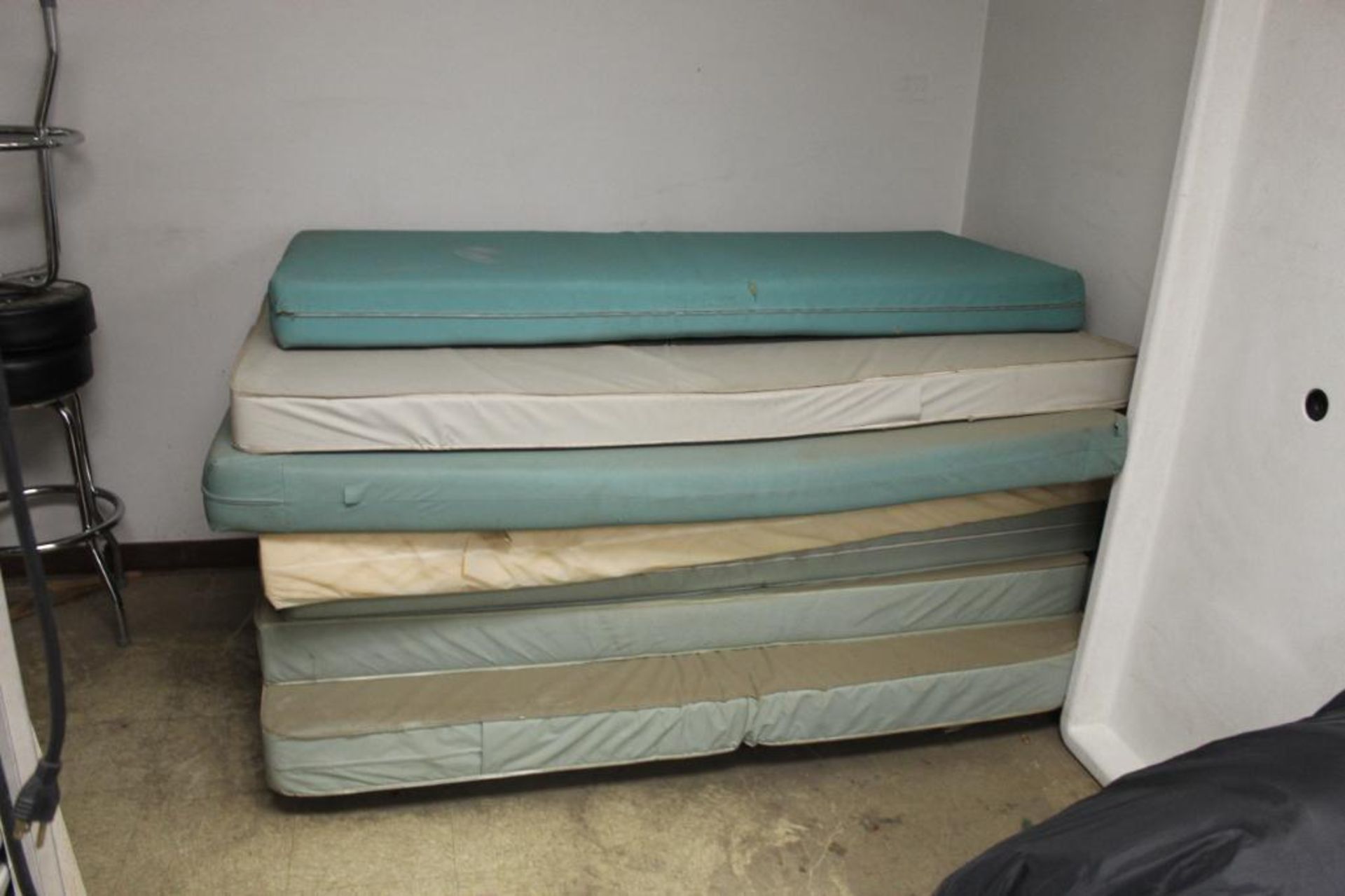 LOT: (2) Large Beds with Mattresses, (1) Small Bed with Mattress, Cribs - Image 2 of 4