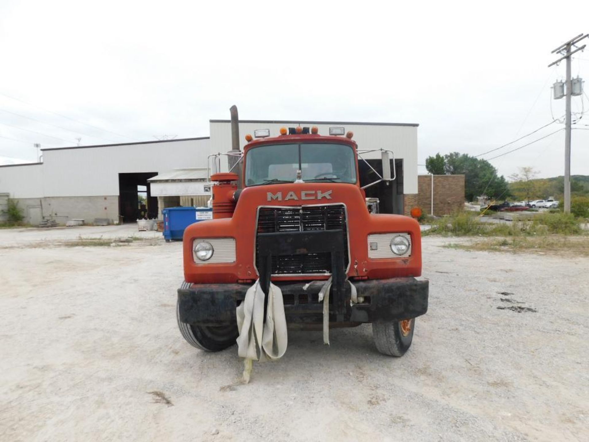 LOT: 1989 Mack T.A. Truck Tractor Model R688ST, VIN 1M2N187Y4KW029817, 27,017 hours indicated w/T.A. - Image 3 of 9