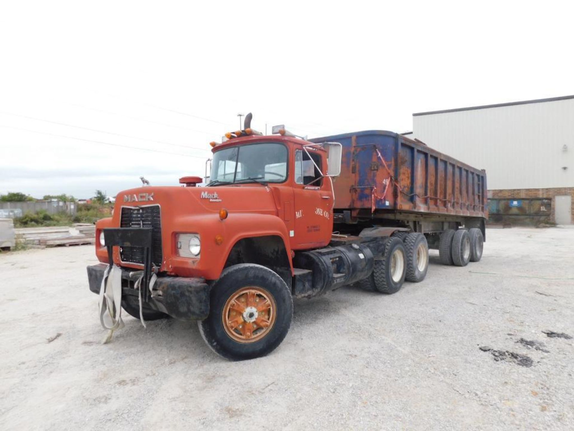 LOT: 1989 Mack T.A. Truck Tractor Model R688ST, VIN 1M2N187Y4KW029817, 27,017 hours indicated w/T.A. - Image 4 of 9