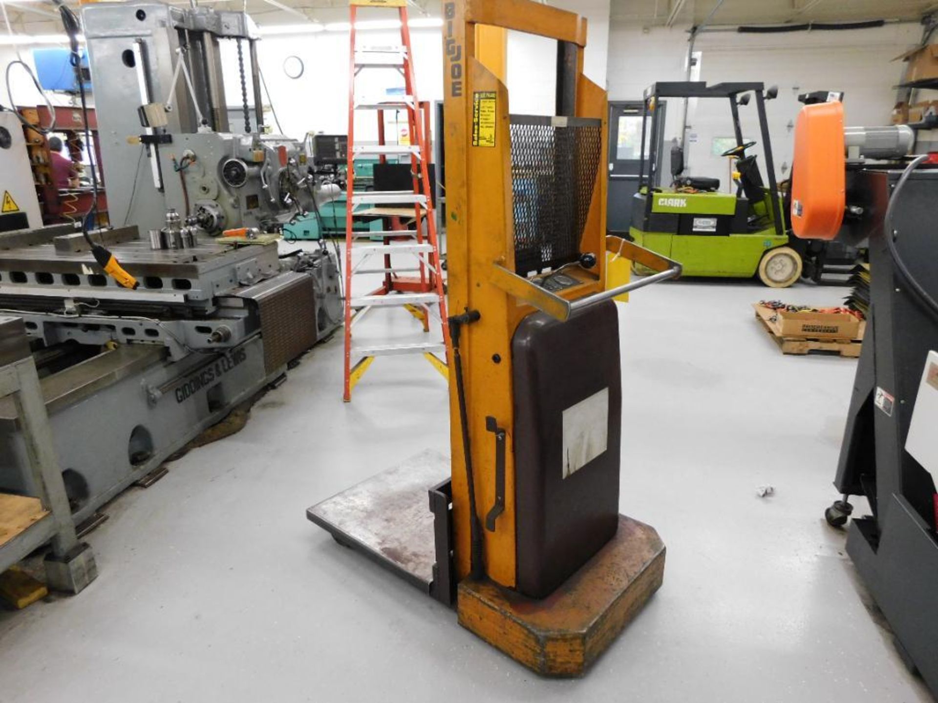 Big Joe Electric Material Lift Model 1518-R5, S/N 86771, 1500 lb. Capacity