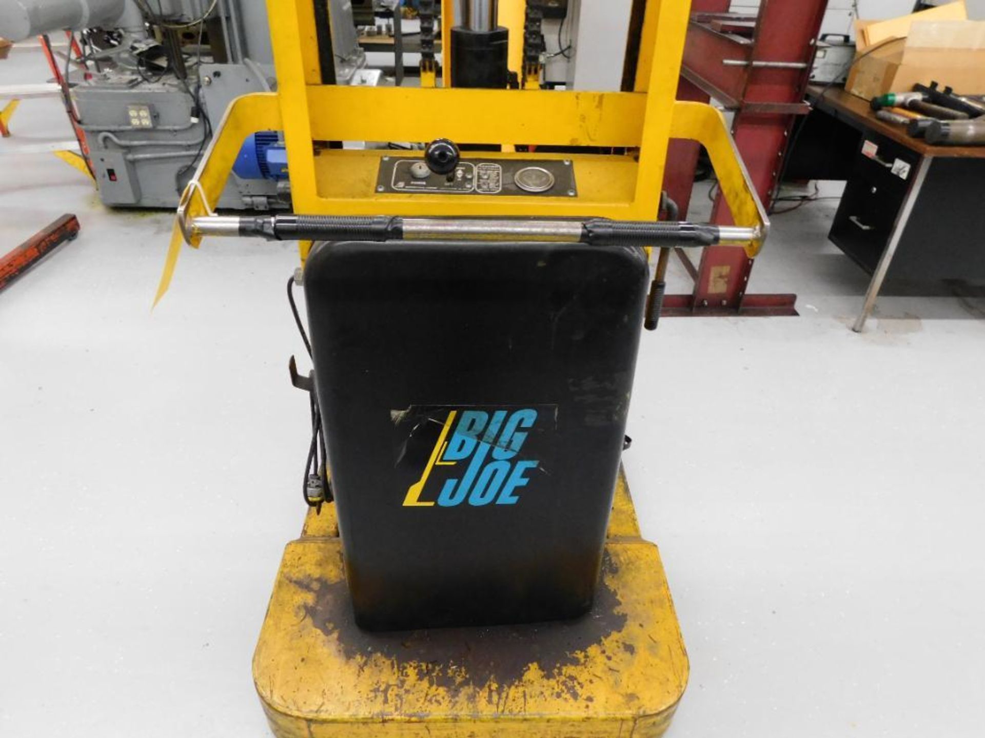 Big Joe Electric Material Lift Model 2018-A6-S, S/N 70143, 2000 lb. Capacity - Image 2 of 2