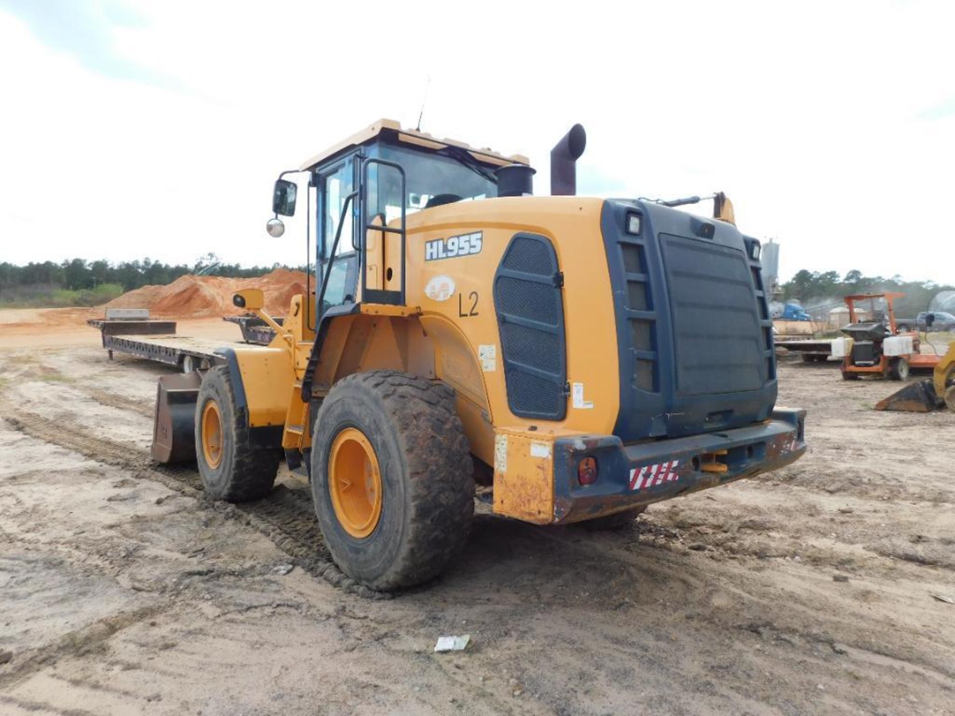 Hyundai Articulated Wheel Loader Model HL955, S/N HHKHW500LF0000011 (2015), w/8 ft. 6 in. Bucket, En - Image 4 of 7