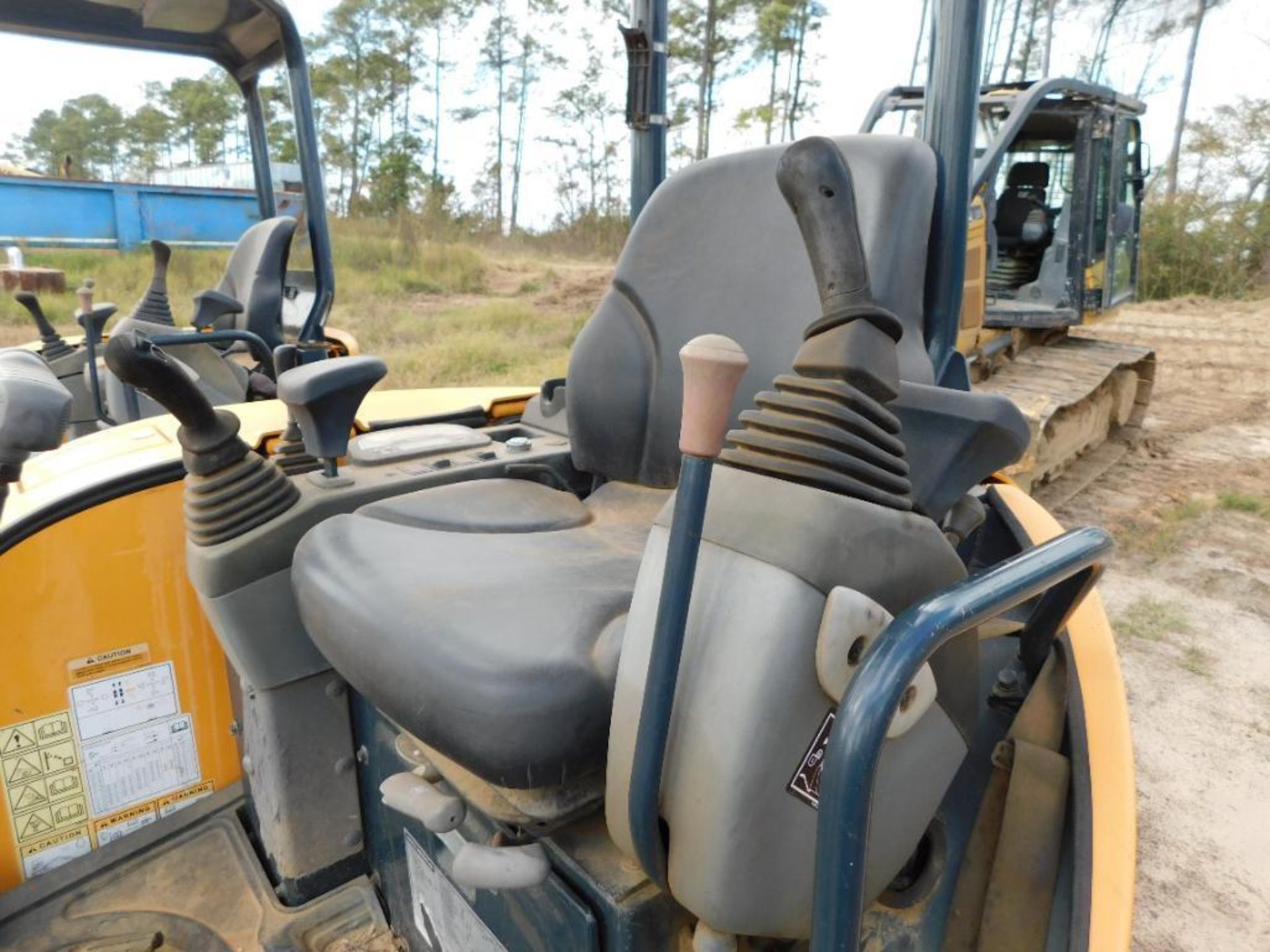 Hyundai Hydraulic Mini Excavator Model ROBEX 25Z-9AK, S/N HHKHMK04LH0000438 (2017) w/10.5 in. Bucket - Image 5 of 7