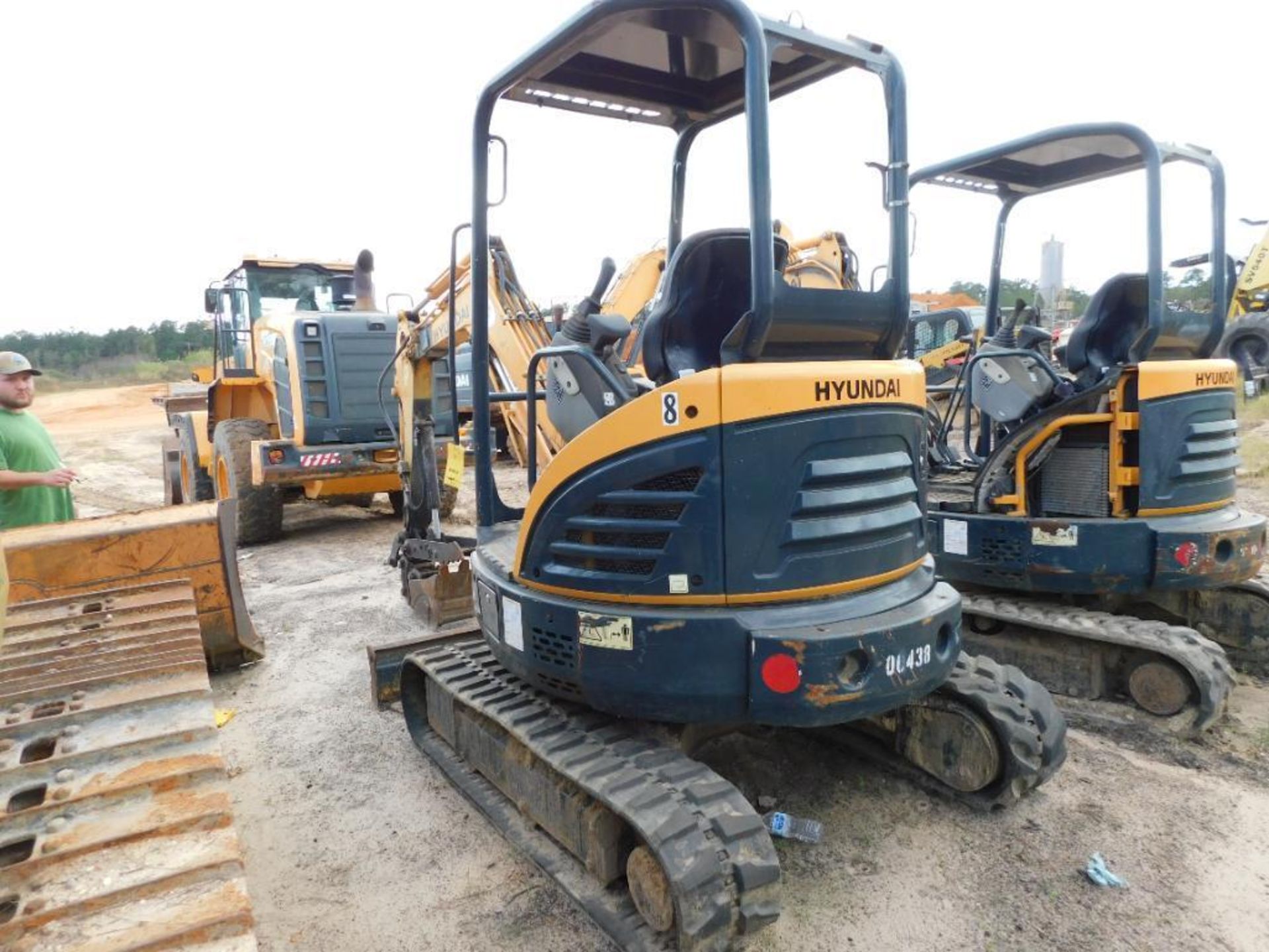 Hyundai Hydraulic Mini Excavator Model ROBEX 25Z-9AK, S/N HHKHMK04LH0000438 (2017) w/10.5 in. Bucket - Image 3 of 7