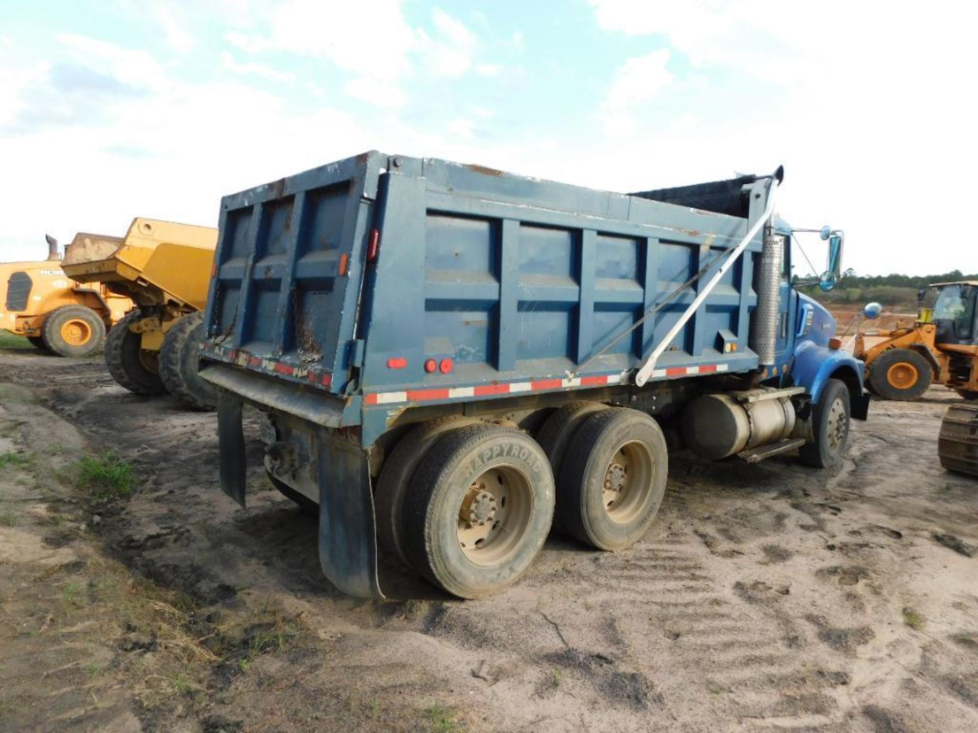 1992 Kenworth Dump Truck Model T800, VIN 1XKDDB9X2NJS75319, 14 ft. Dump Box, Eaton Transmission, 6 C - Image 4 of 5