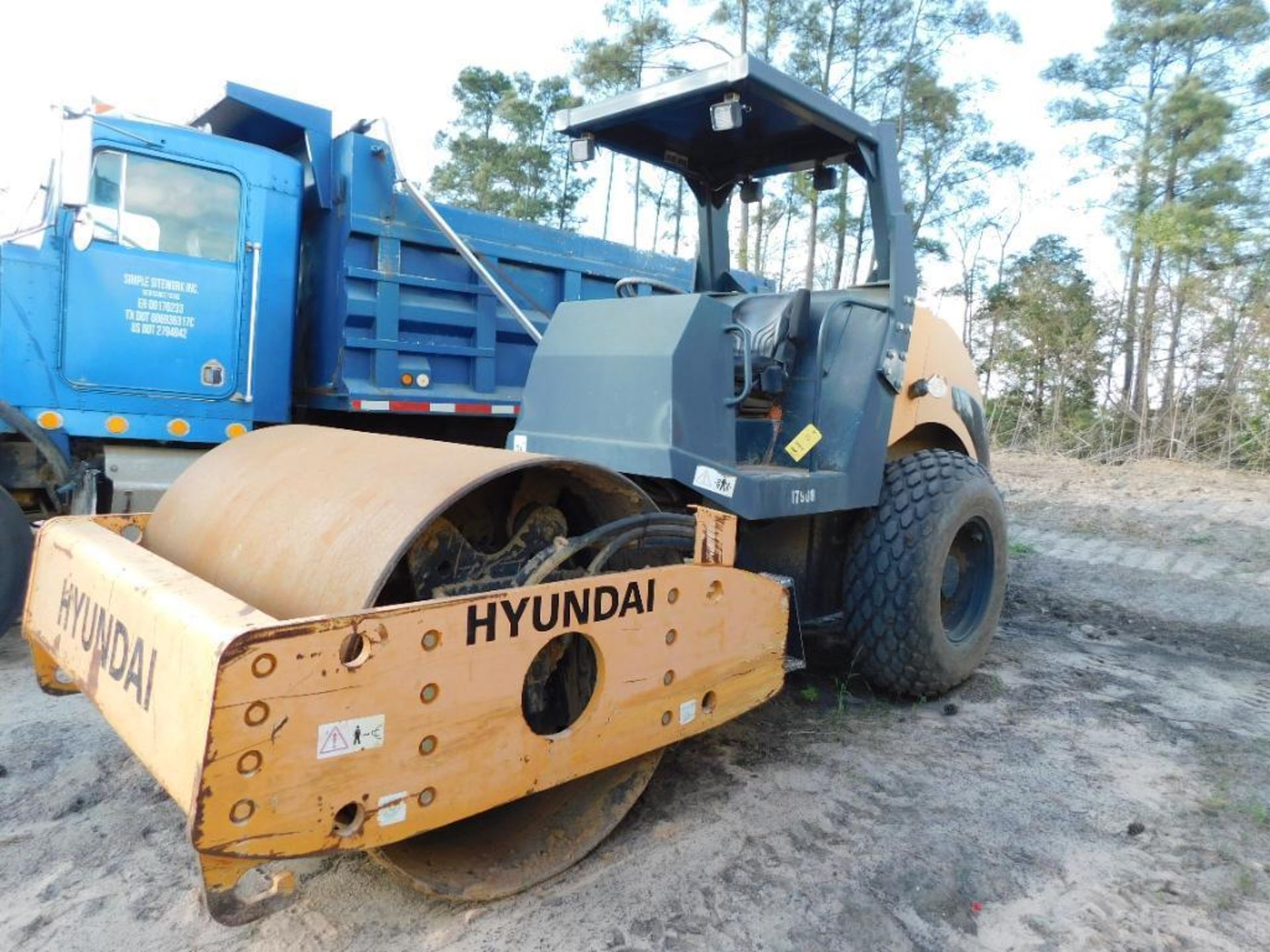 Hyundai Vibratory Roller Model HR70C-9, S/N 25011211E117908 (2016), 5 ft. 6 in. Drum, Perkins 4.4 Li