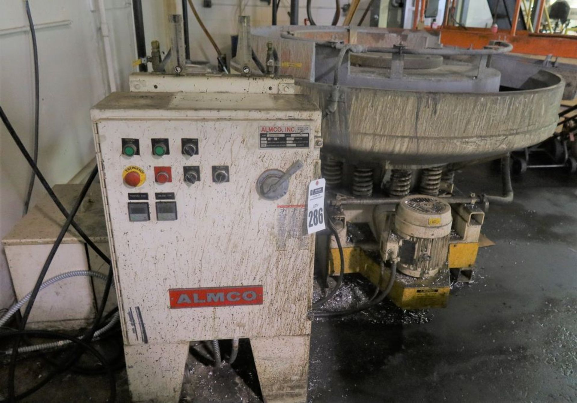 ALMCO MODEL OR-9VLR VIBRATORY FINISHING MACHINE, S/N 110402 - Image 2 of 5
