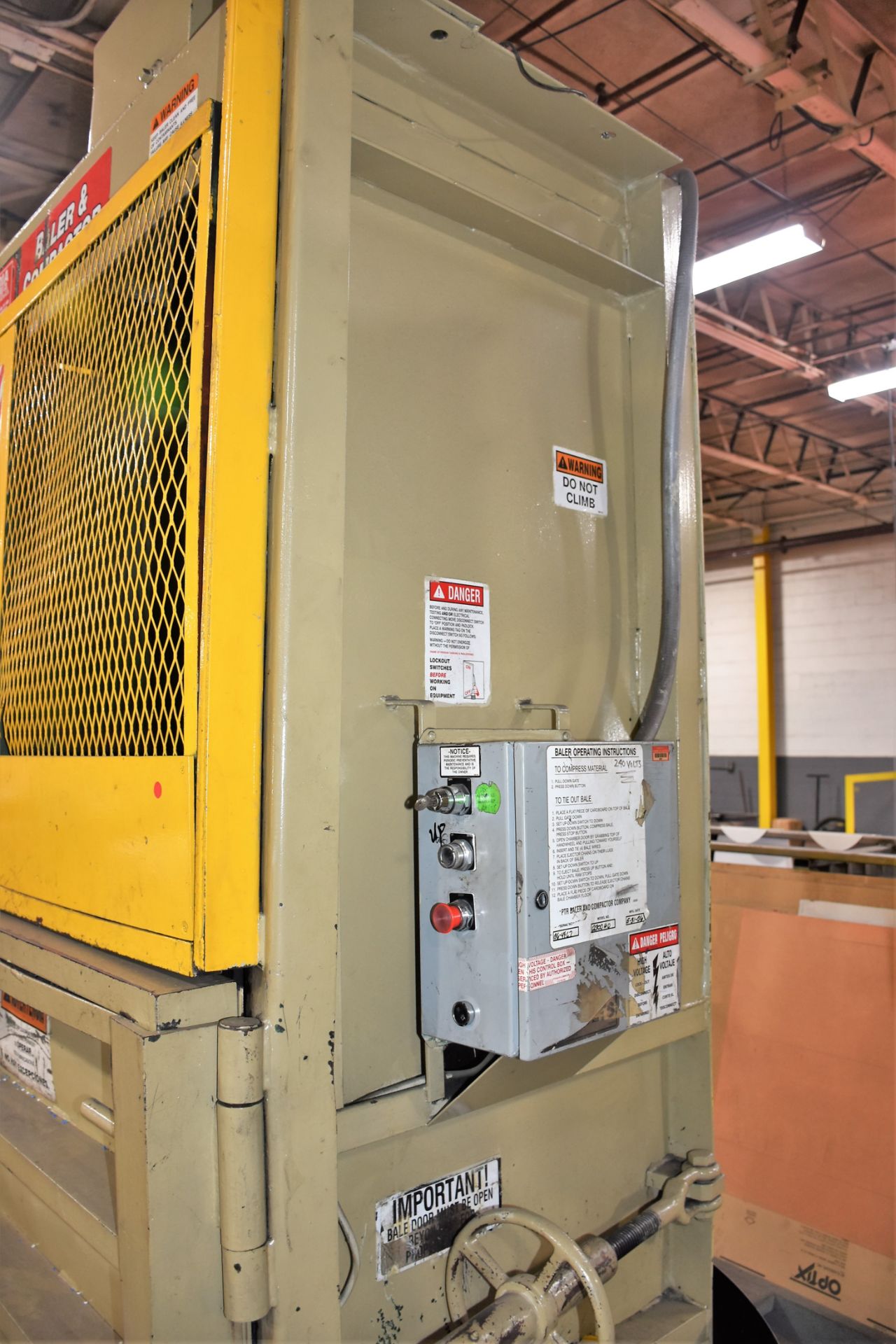 Philadelphia Tramrail Baler, 2300 HB - Image 2 of 4