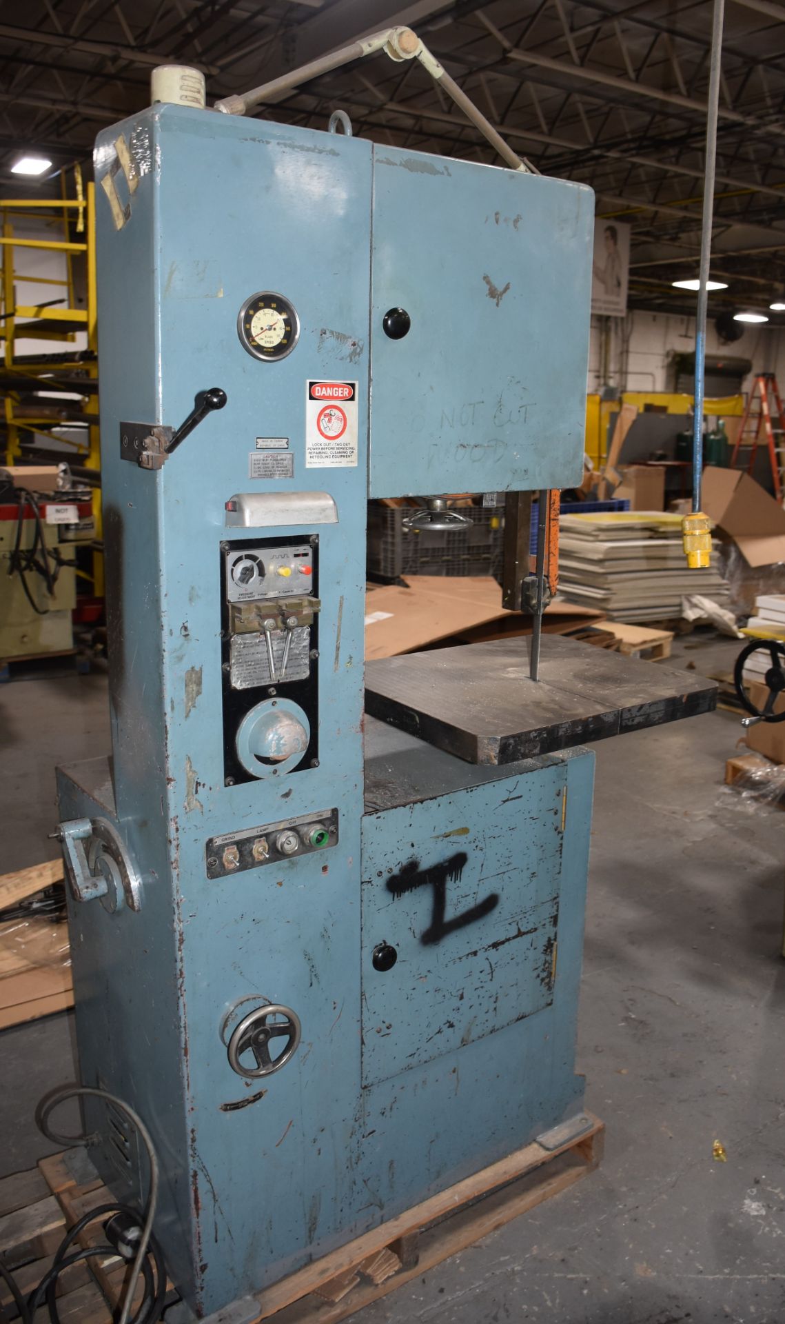 Vertical Band Saw - Image 2 of 5