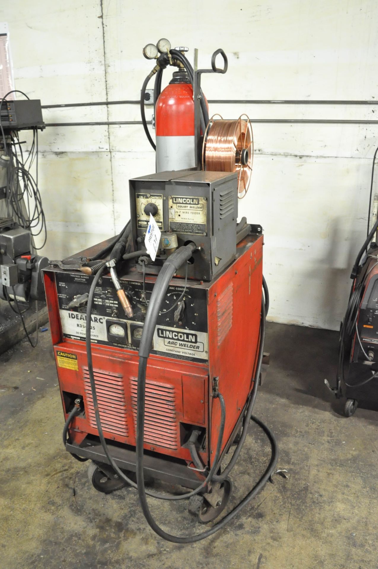 Lincoln R3S-325, 350-Amps Capacity DC Mig Welding Power Source,