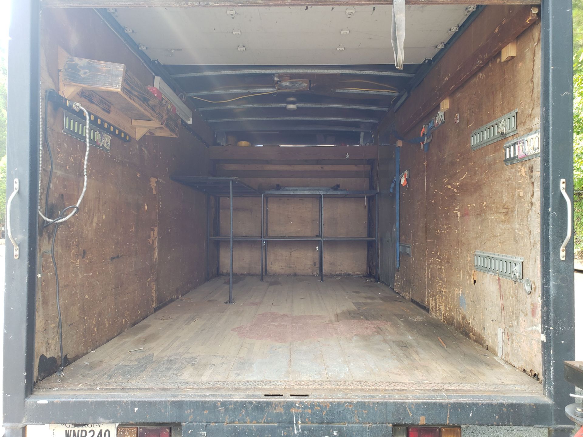 2007 Isuzu 20’ Box Truck - Image 9 of 20