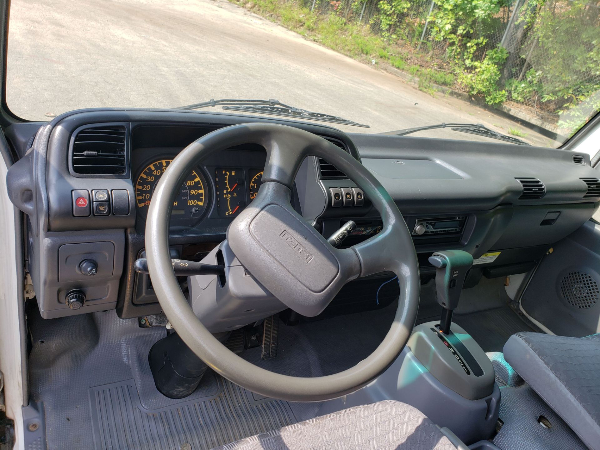 2007 Isuzu 20’ Box Truck - Image 17 of 20