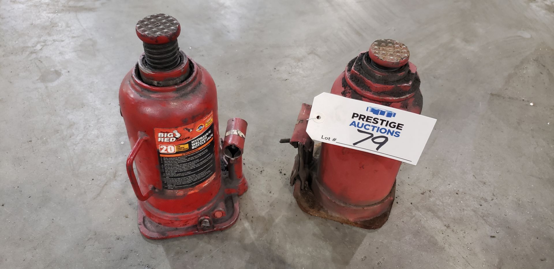 (2) Hydraulic bottle Jacks