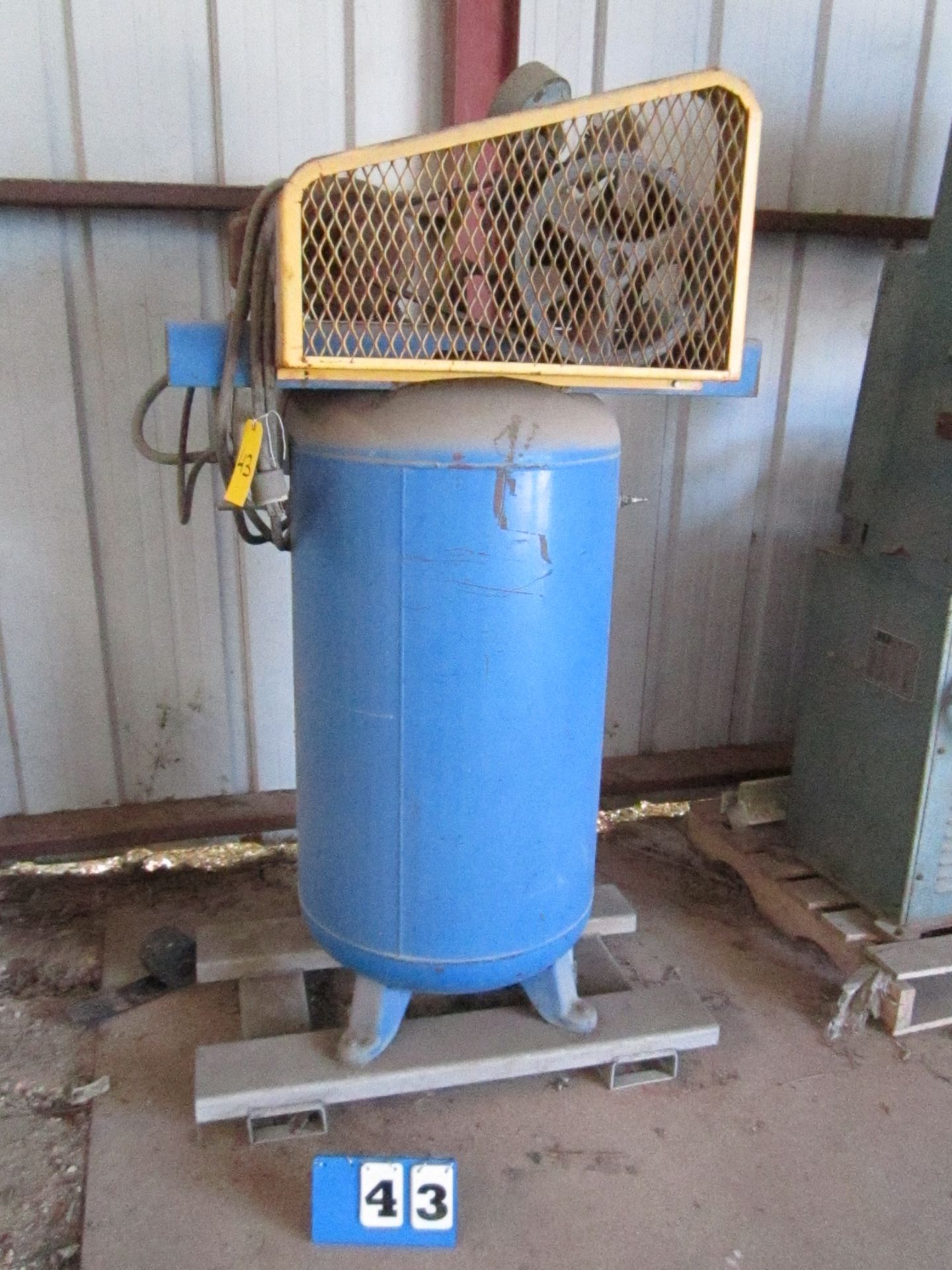 AIR COMPRESSOR