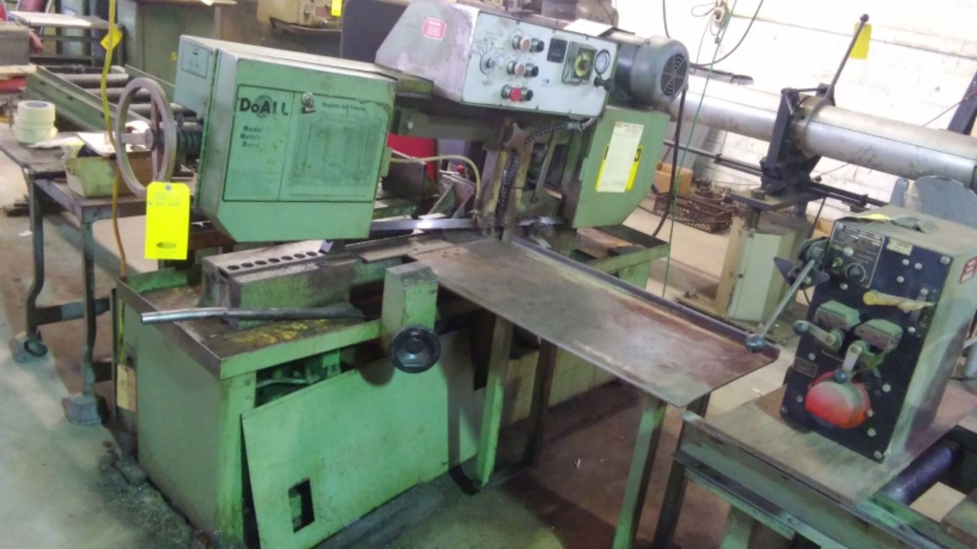 DOALL MDL. C-10 AUTOMATIC HYD. FEED HORIZONTAL BAND SAW, S/N 344-76281, HYD. CLAMPING AND ROLLER FEE - Image 6 of 6