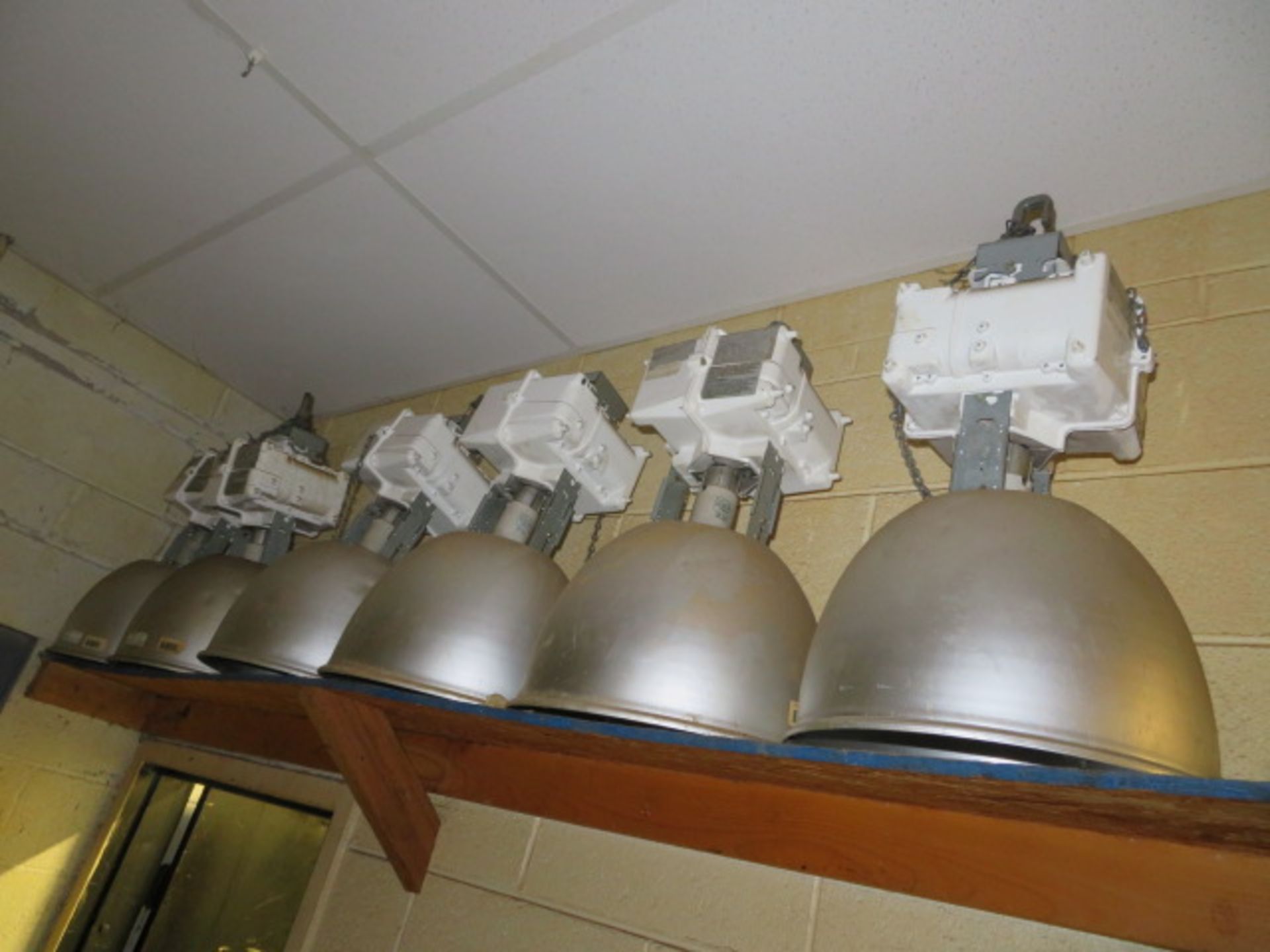 (15) 250 AMP LIGHTS, USES MERCURY LAMPS (7 TO BE REMOVED FROM CEILING) - Image 2 of 3