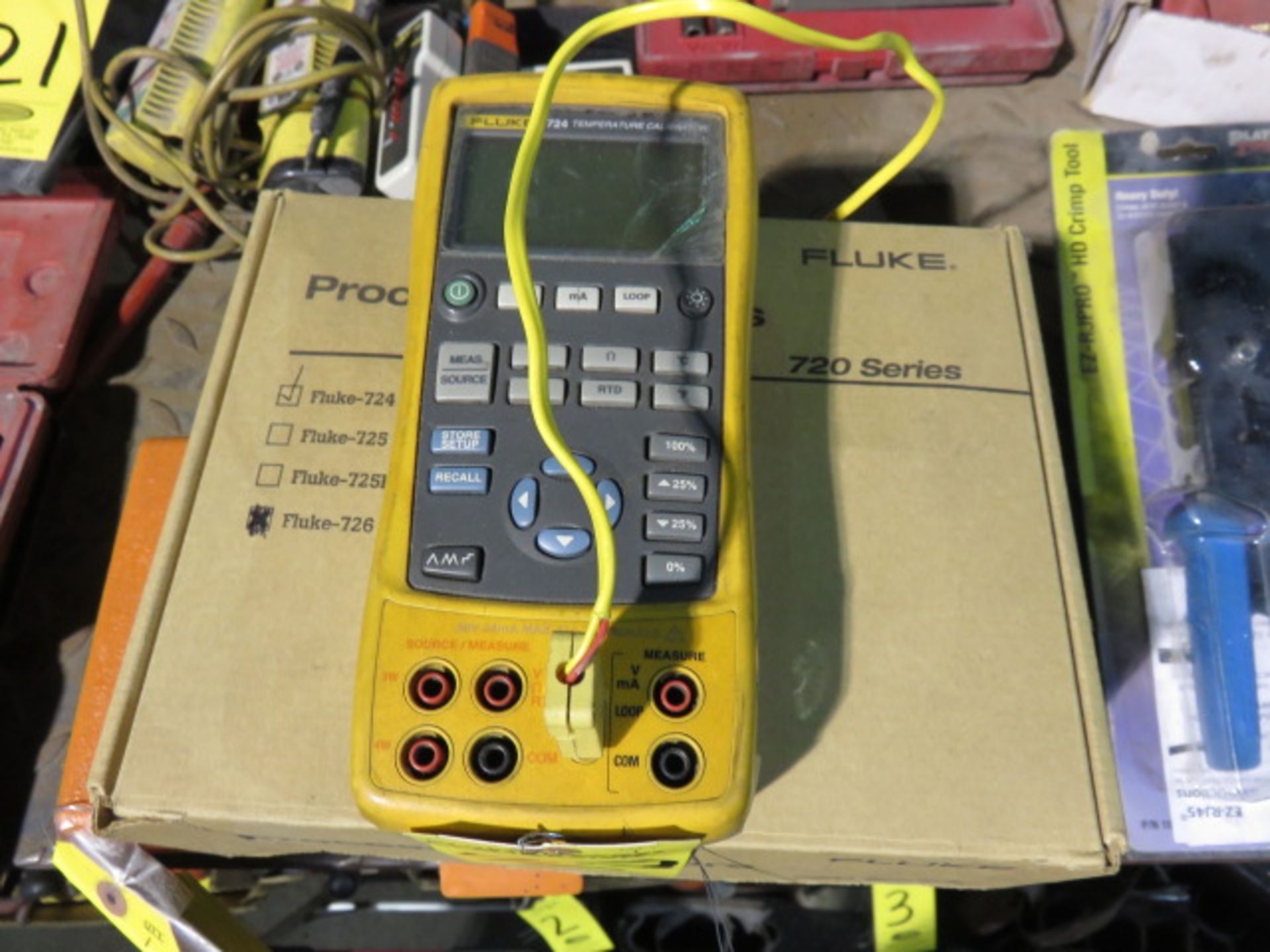 FLUKE 724 TEMPERATURE CALIBRATOR - Image 2 of 2