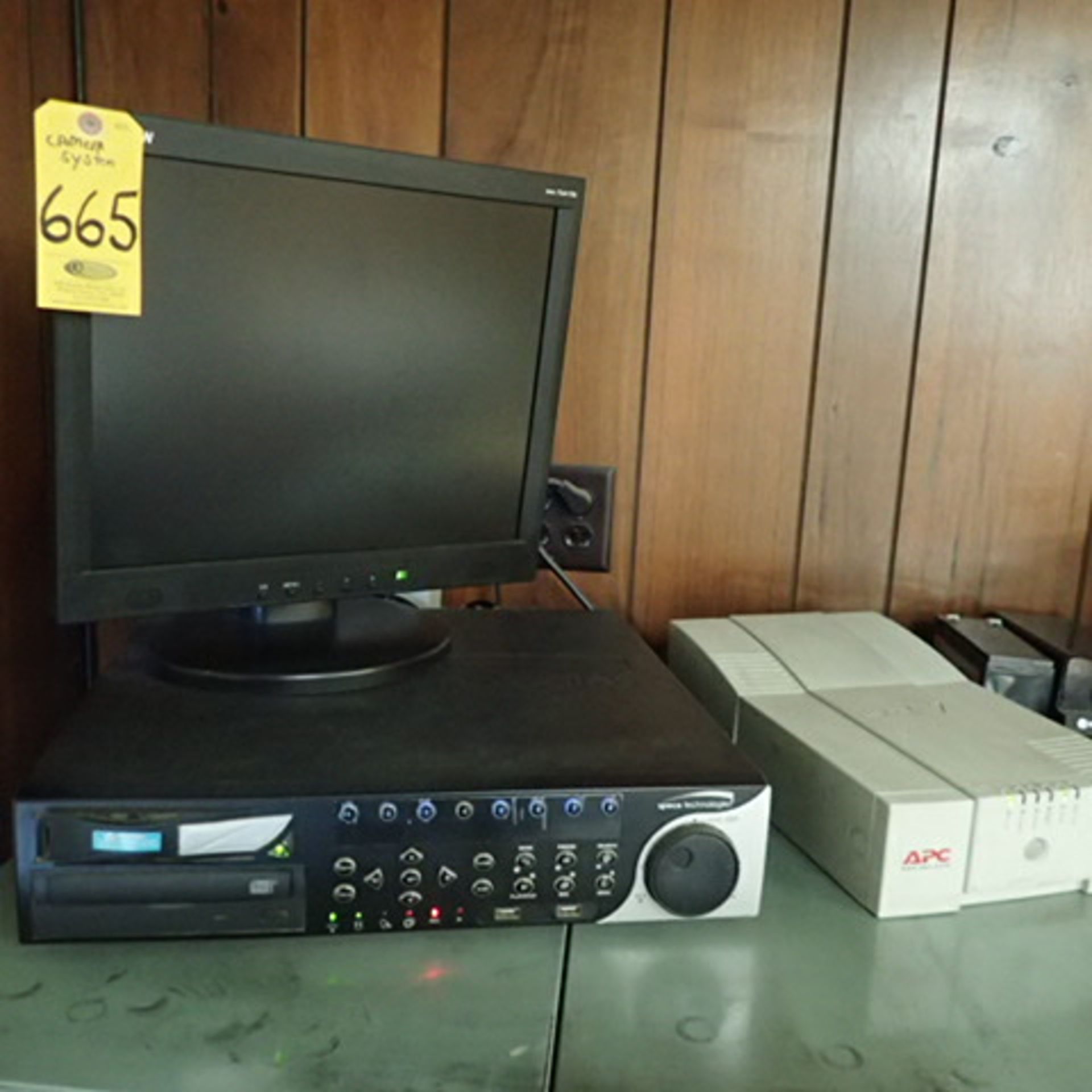 SPECO TECHNOLOGIES DIGITAL VIDEO RECORDER WITH MONITOR AND (8) CAMERAS AND APC BATTERY BACK-UP