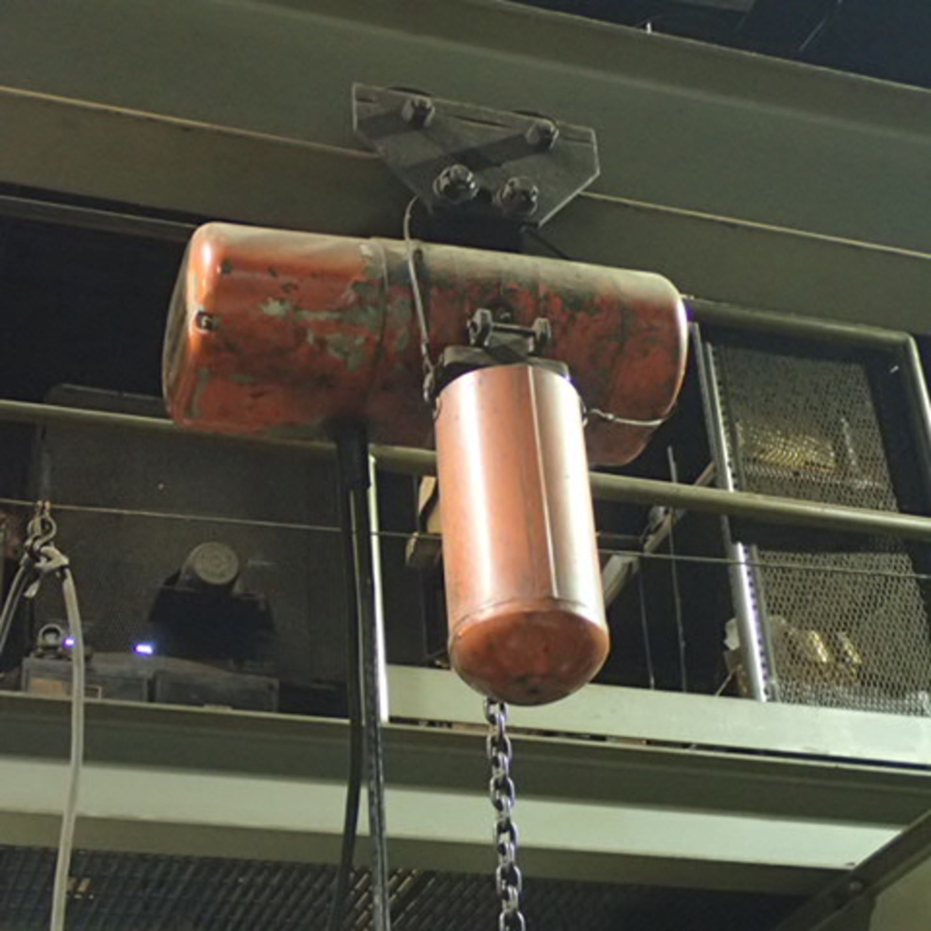 CM LODESTAR 1/2 TON ELECTRICAL CHAIN HOIST MOUNTED TO I BEAM - Image 2 of 2