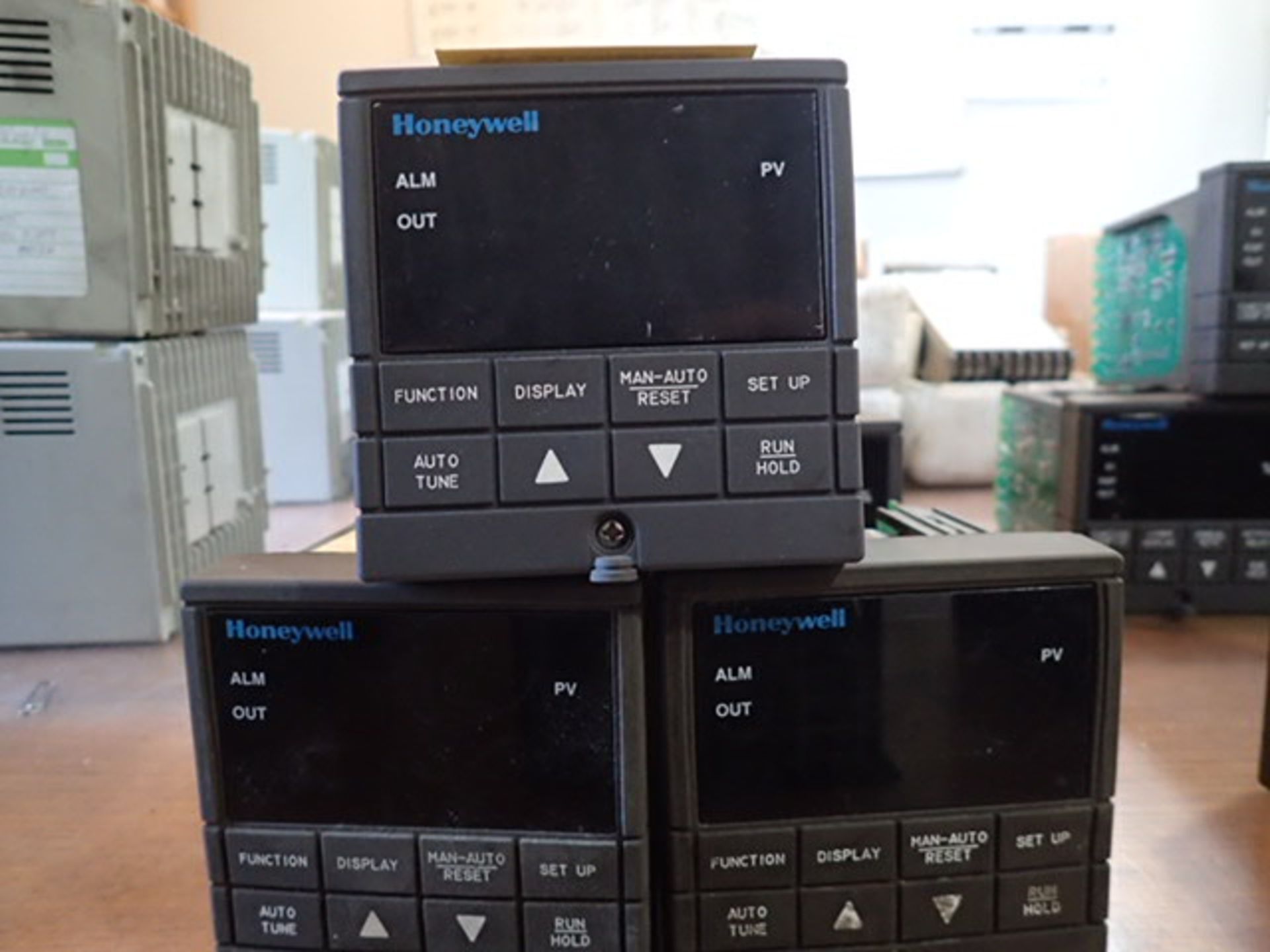 (3) HONEYWELL DC230L USED CONTROLLERS - Image 2 of 3