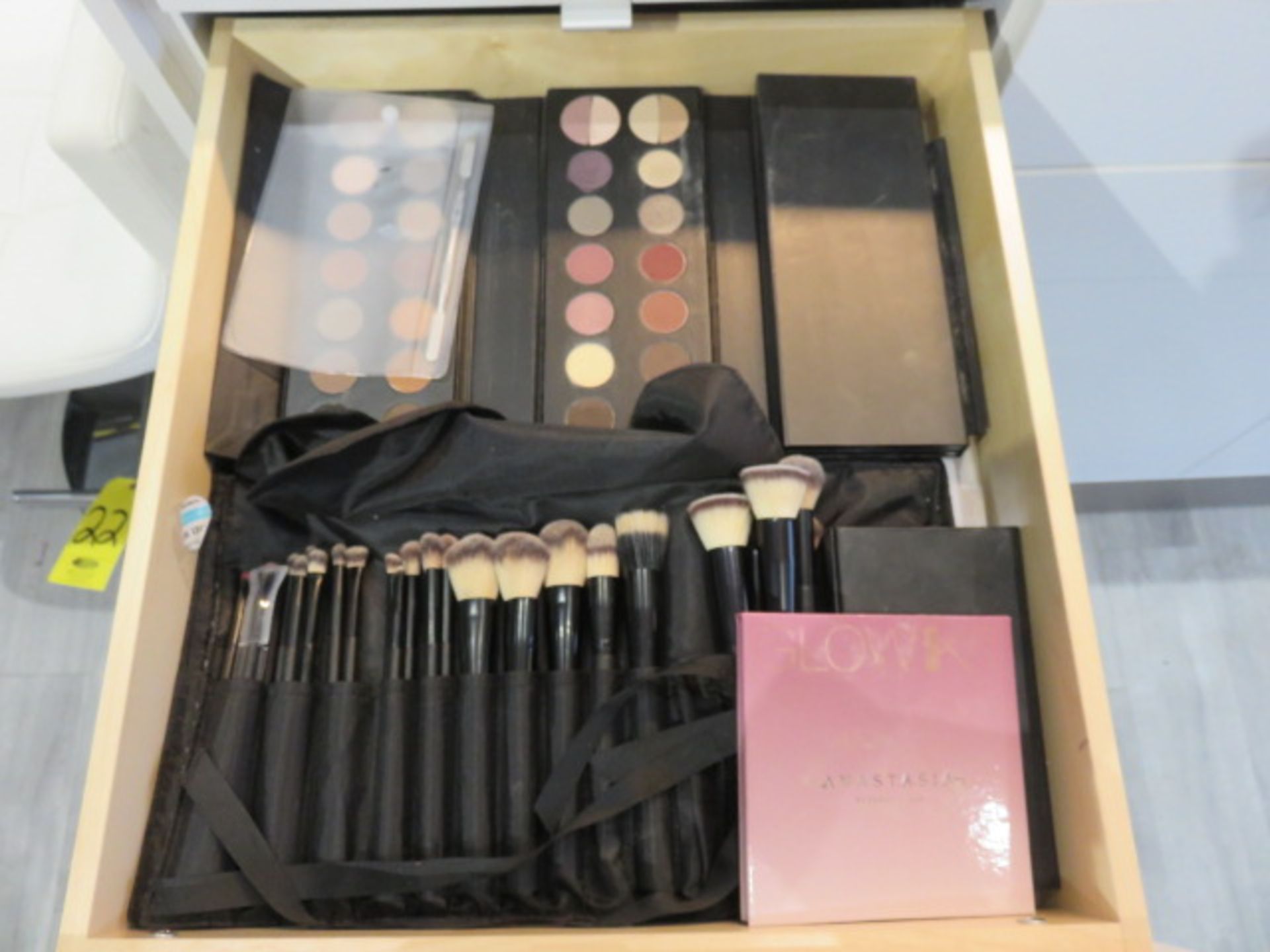 ASSORTED GLO MAKE-UP-KITS, TINTS, LIPSTICKS AND GLOSS, MASCARA PRIMER, PENCILS, BRUSHES AND MORE... - Image 9 of 9