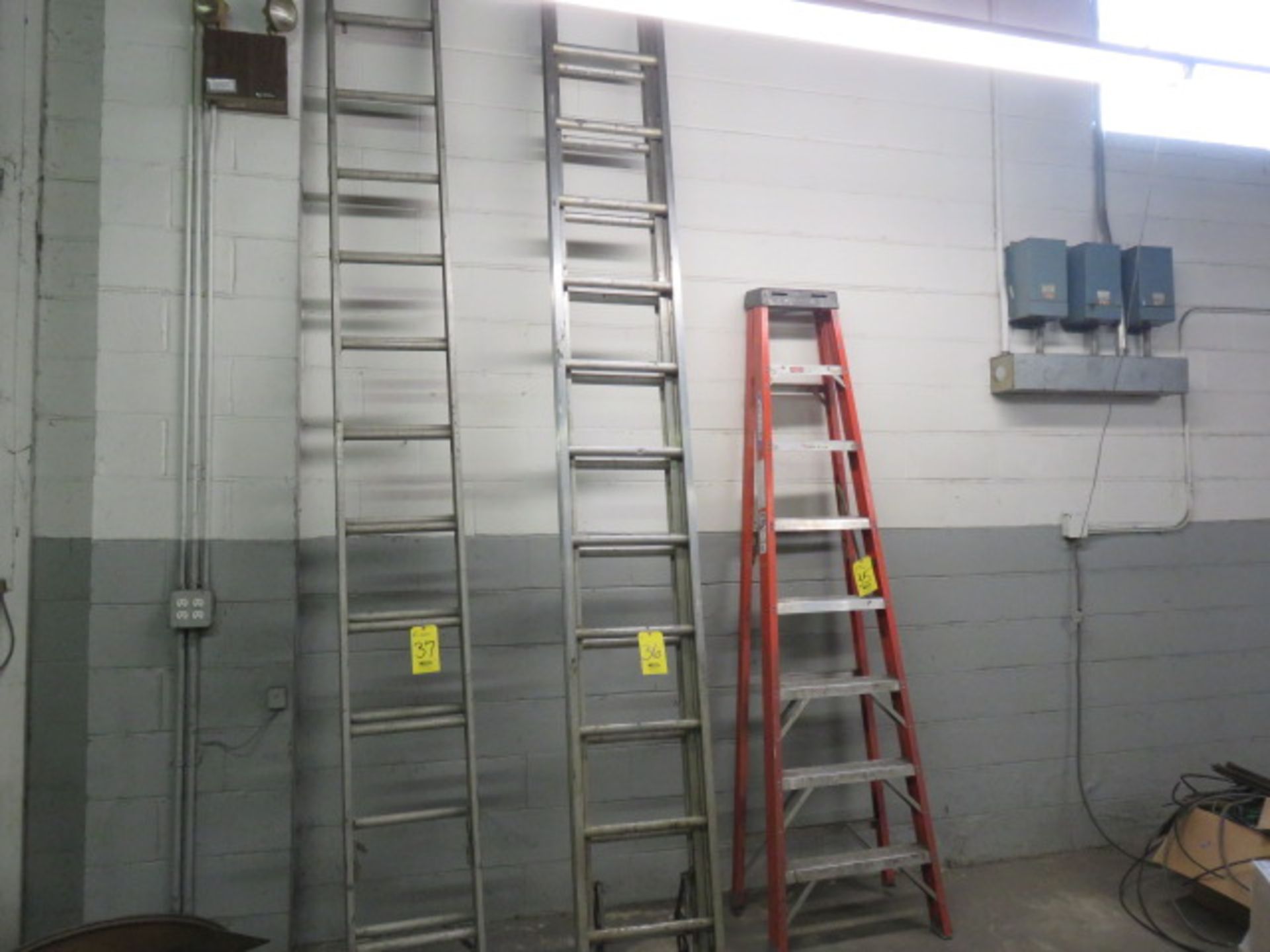 24 FT. ALUMINUM EXTENSION LADDER