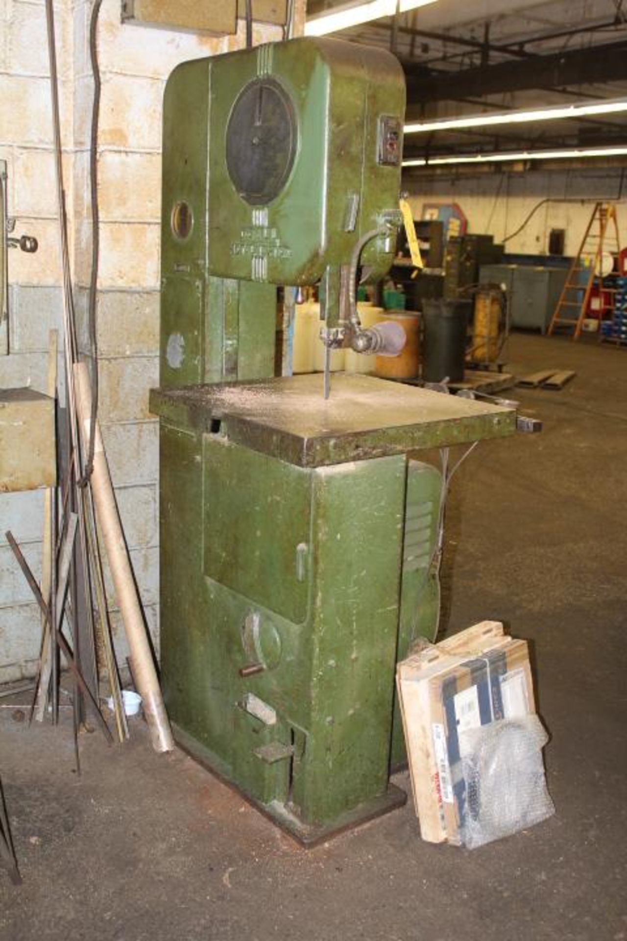 DOALL METALMASTER 16 IN. VERTICAL BAND SAW, 24 IN. X 24 IN. TABLE (Loading Fee $150.00)