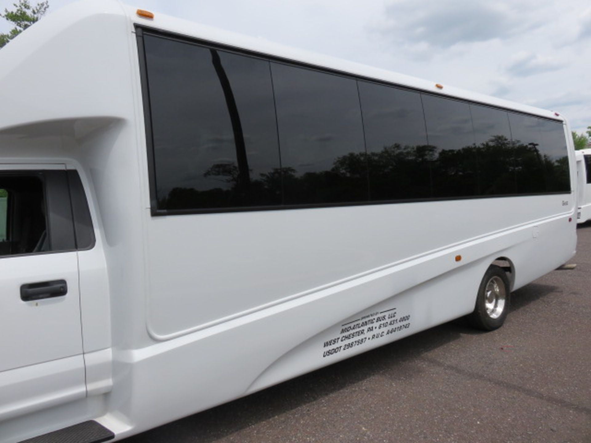 2017 FORD LUXURY SHUTTLE BUS (19,024 miles) - Image 3 of 31