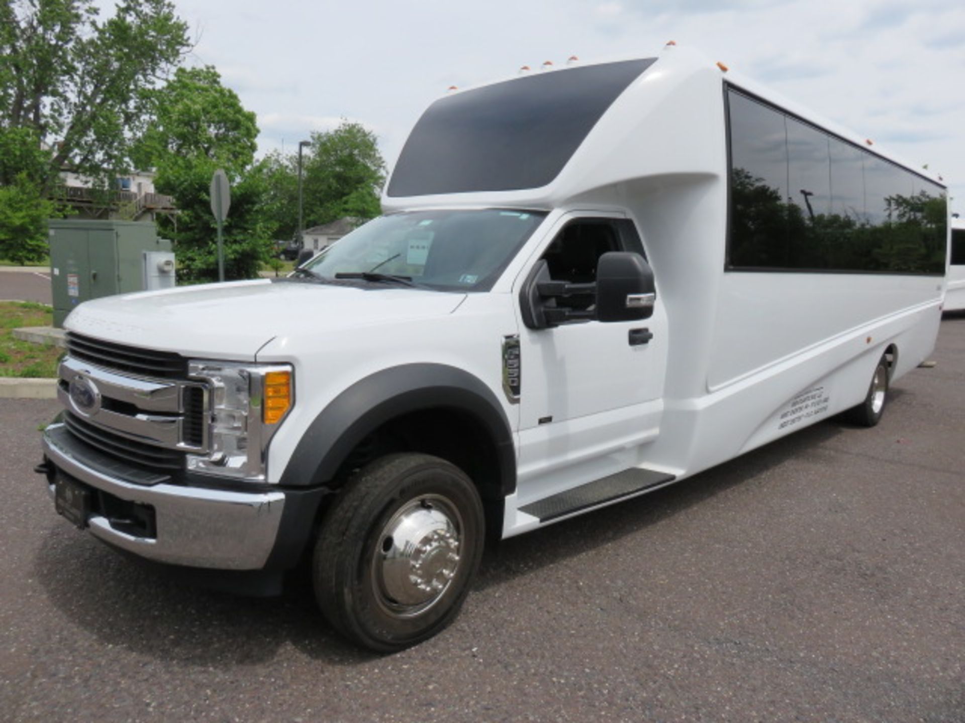 2017 FORD LUXURY SHUTTLE BUS (19,024 miles)