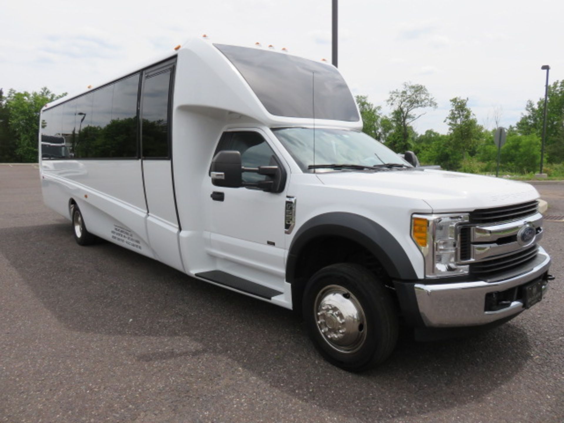 2017 FORD LUXURY SHUTTLE BUS (19,024 miles) - Image 2 of 31