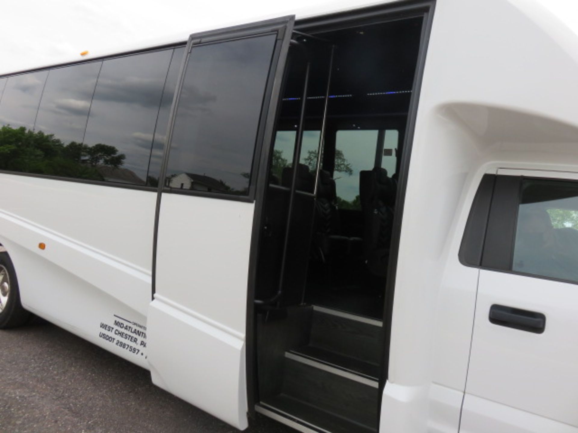 2017 FORD LUXURY SHUTTLE BUS (19,024 miles) - Image 12 of 31