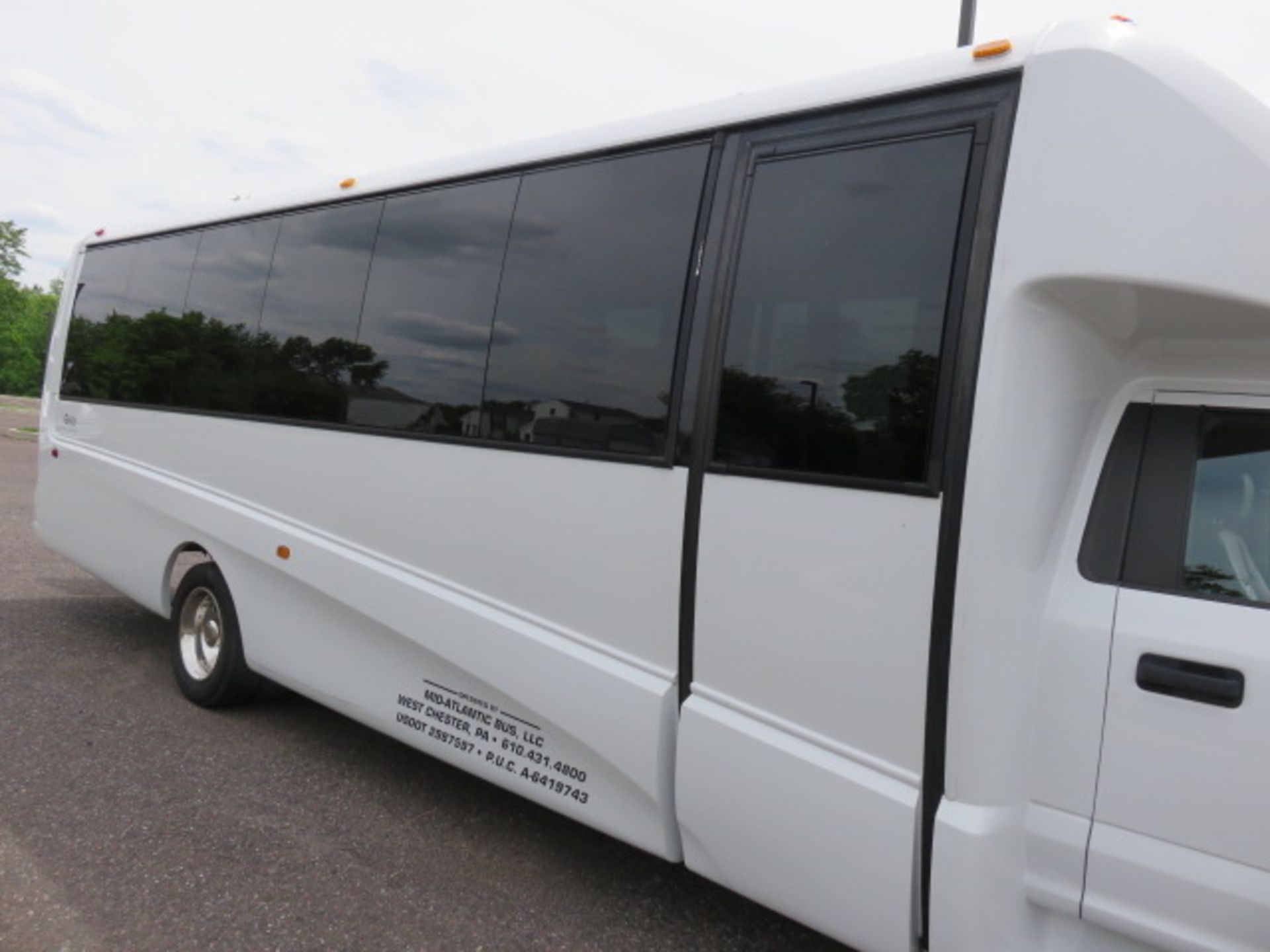 2017 FORD LUXURY SHUTTLE BUS (19,024 miles) - Image 6 of 31