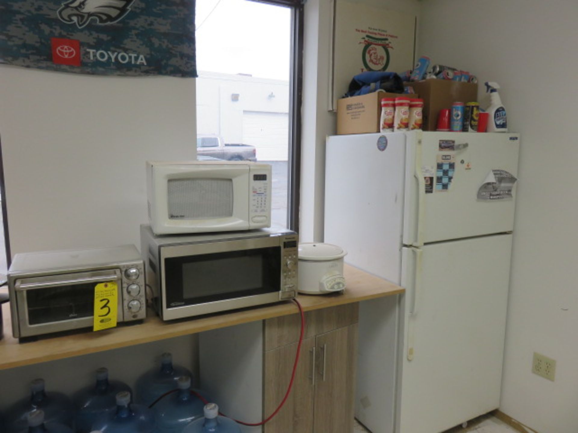 ASST. KITCHEN APPLIANCES COOLER, CROCK, COFFEE, TOASTER, M/W AND REFRIG/FREEZER MOLDY INSIDE, MUST T - Image 3 of 3