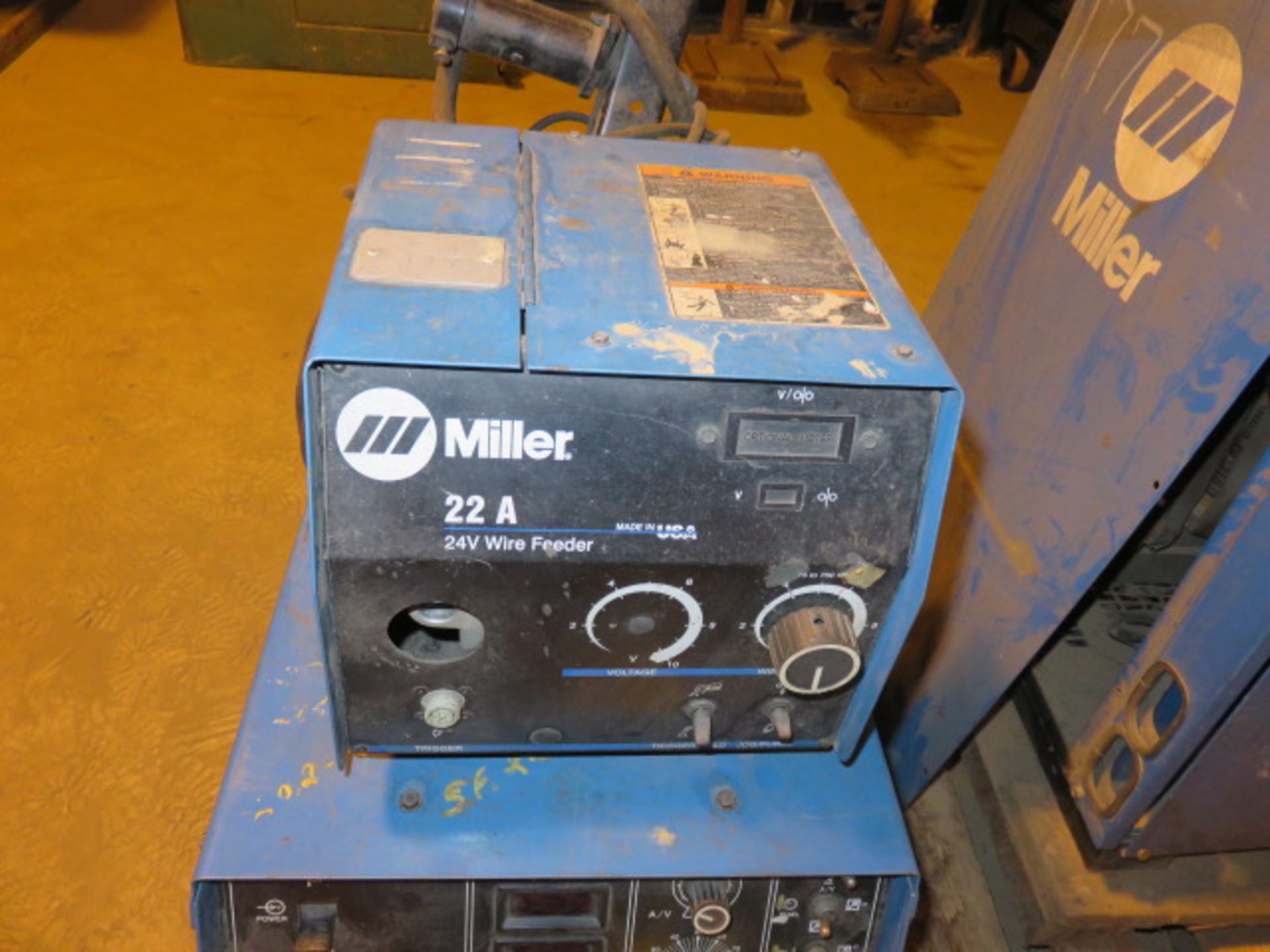 MILLER MAXTRON 450 CC/CV DC ARC WELDER S/N KG248051 WITH 22 A 24V WIRE FEEDER, S/N LC5693007,... - Image 3 of 4