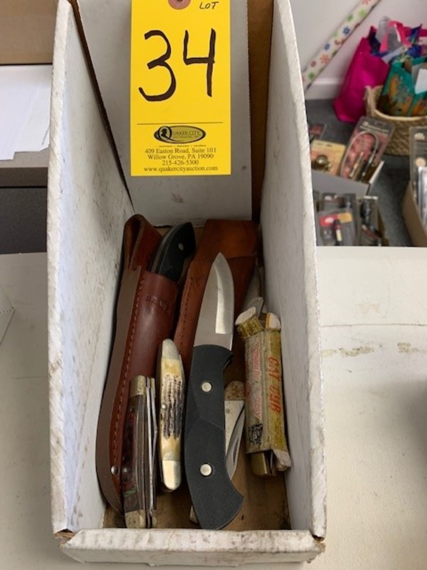 (2) KNIVES WITH LEATHER HOLDERS AND (4) POCKET KNIVES