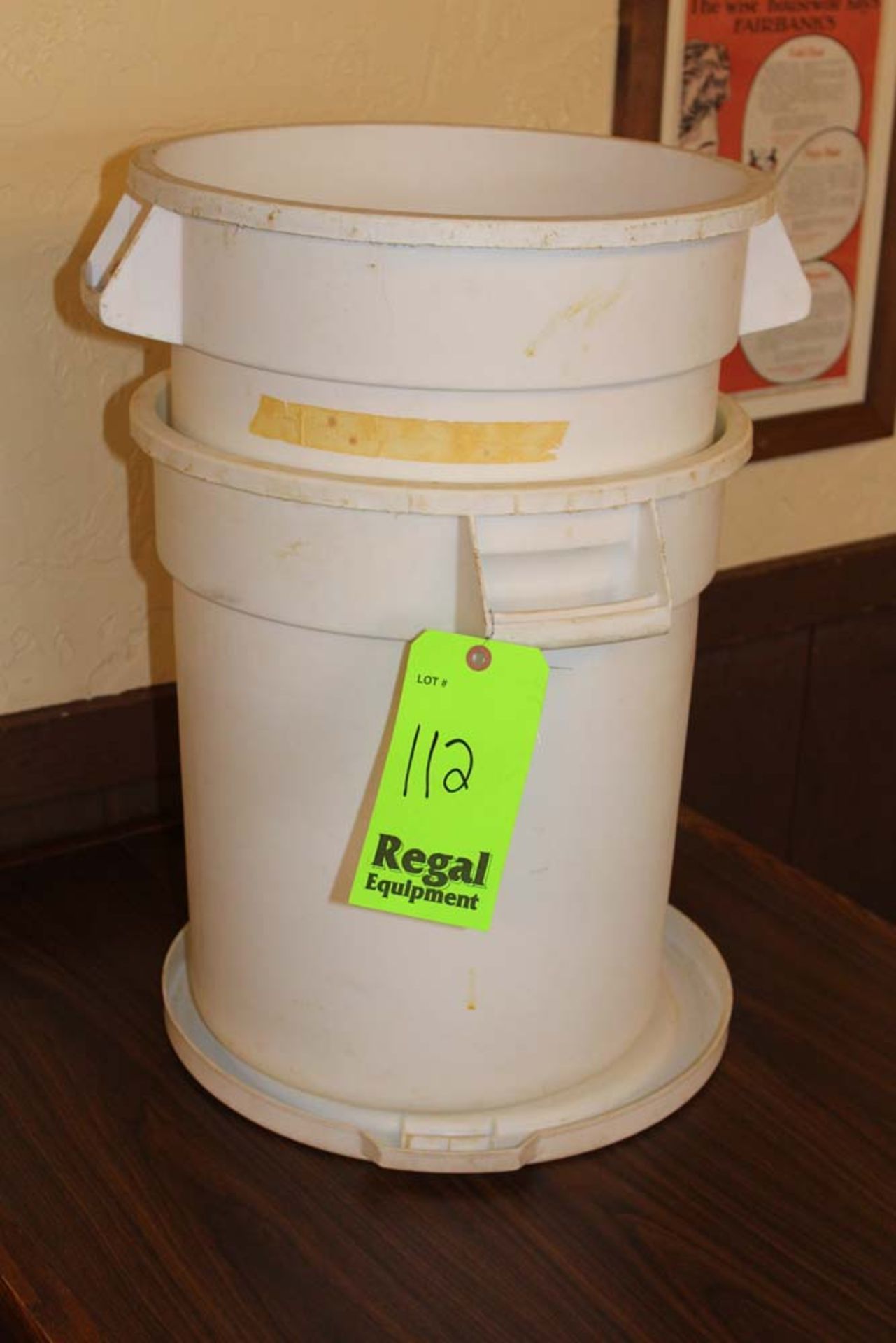 Rubbermaid 10 Gallon Trashcan (2) - Image 2 of 2