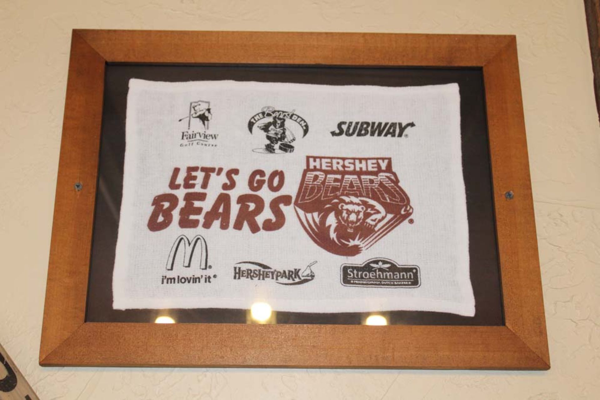 Memorabilia: 1937 Pennant, Hershey Bears Photo, Let's Go Bears Towel, 2008-2009 Team Photo, 2009- - Bild 11 aus 11