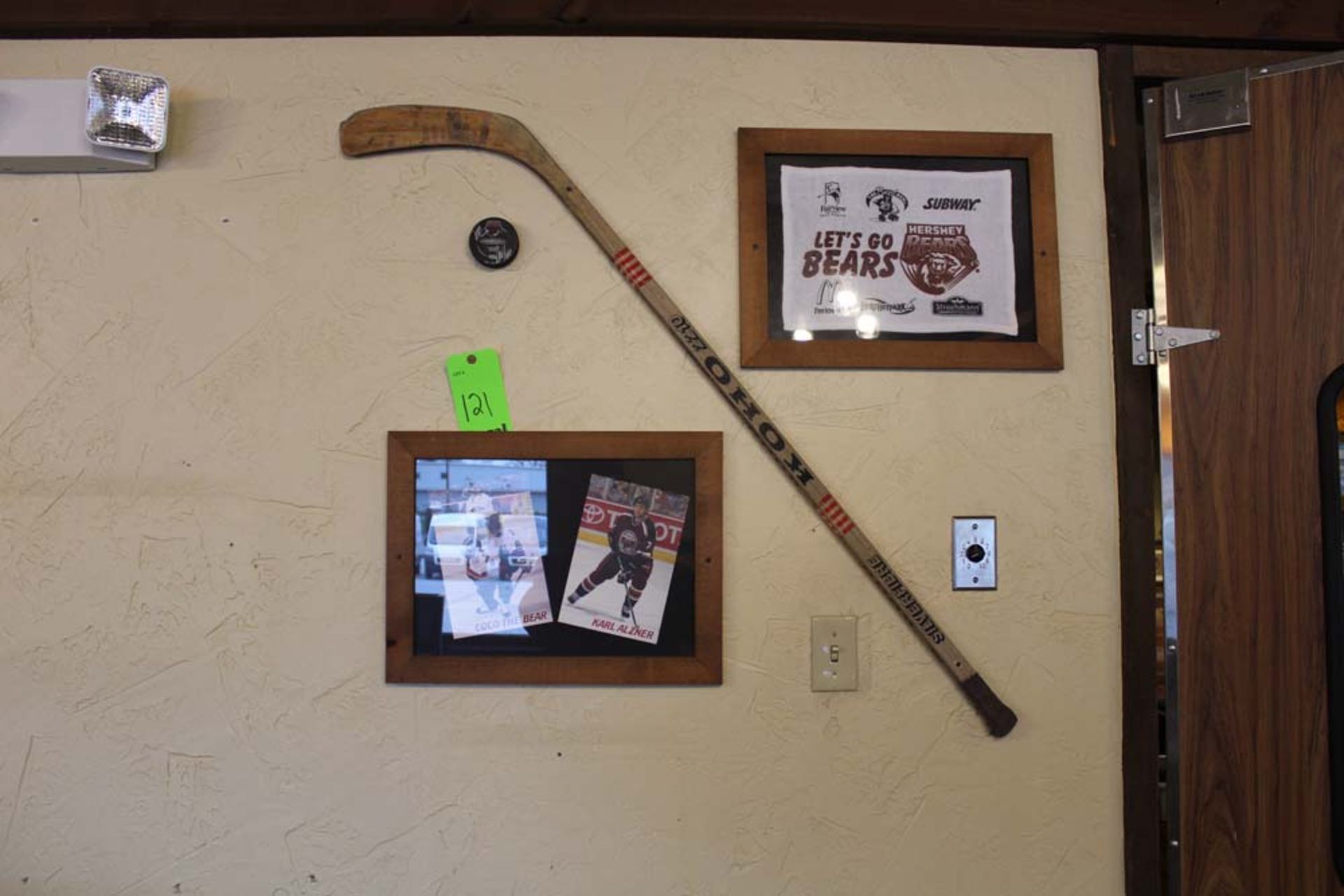 Memorabilia: 1937 Pennant, Hershey Bears Photo, Let's Go Bears Towel, 2008-2009 Team Photo, 2009- - Bild 7 aus 11