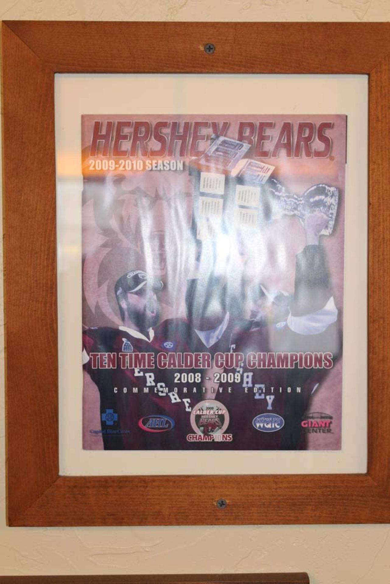 Memorabilia: 1937 Pennant, Hershey Bears Photo, Let's Go Bears Towel, 2008-2009 Team Photo, 2009- - Bild 5 aus 11