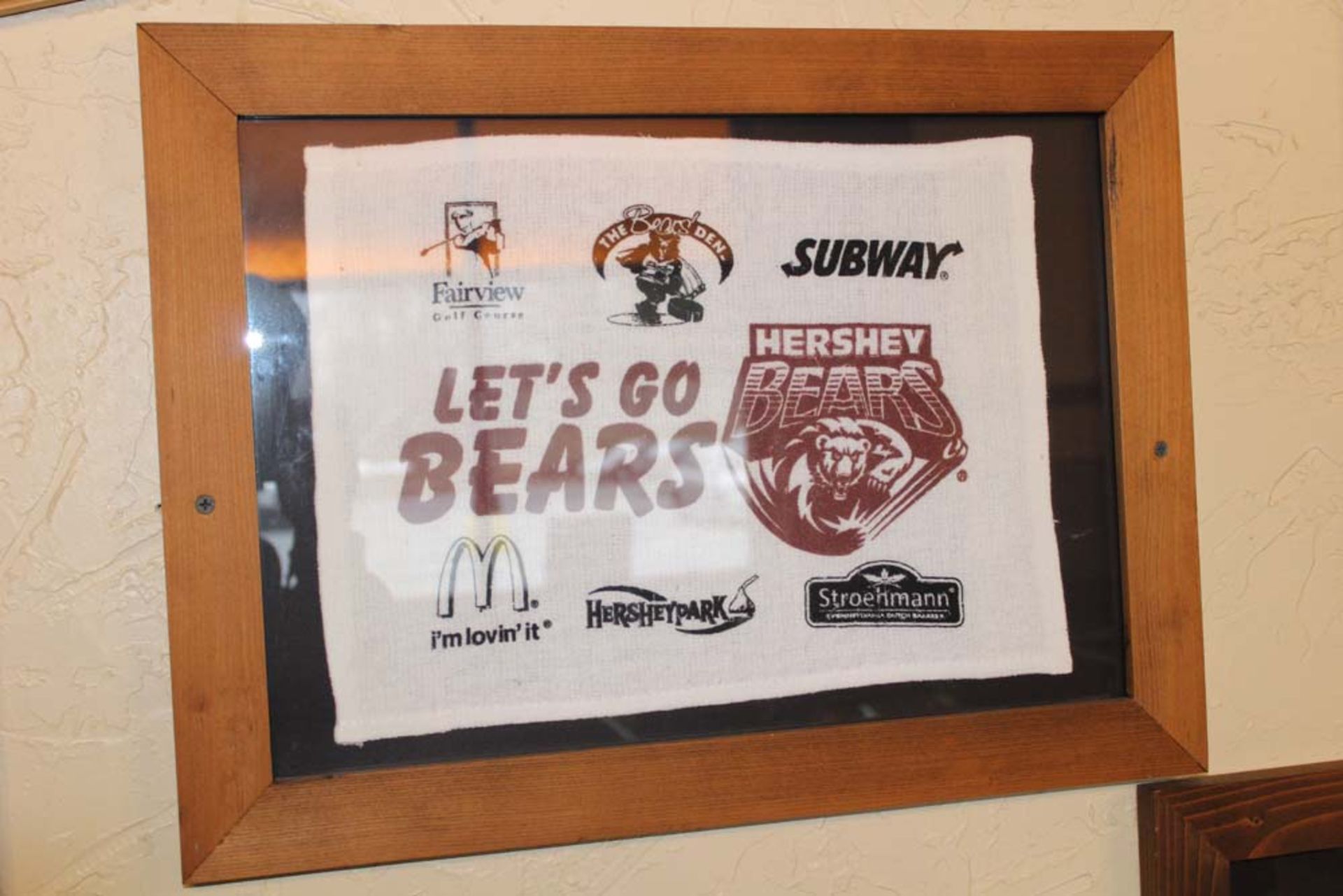 Memorabilia: 1937 Pennant, Hershey Bears Photo, Let's Go Bears Towel, 2008-2009 Team Photo, 2009- - Bild 4 aus 11