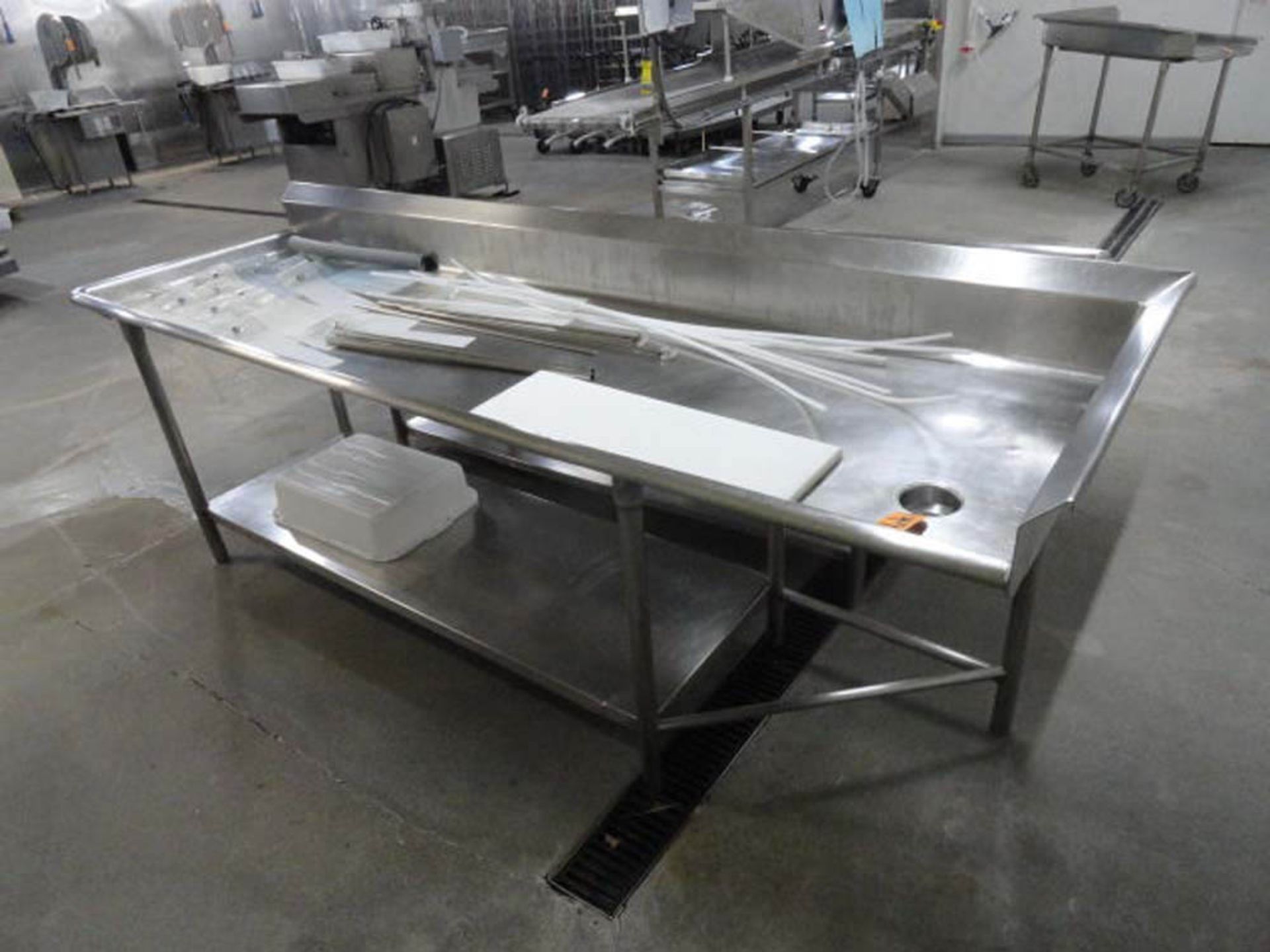 STAINLESS STEEL TABLE, 8' X 30" WITH DRAIN - Image 4 of 4