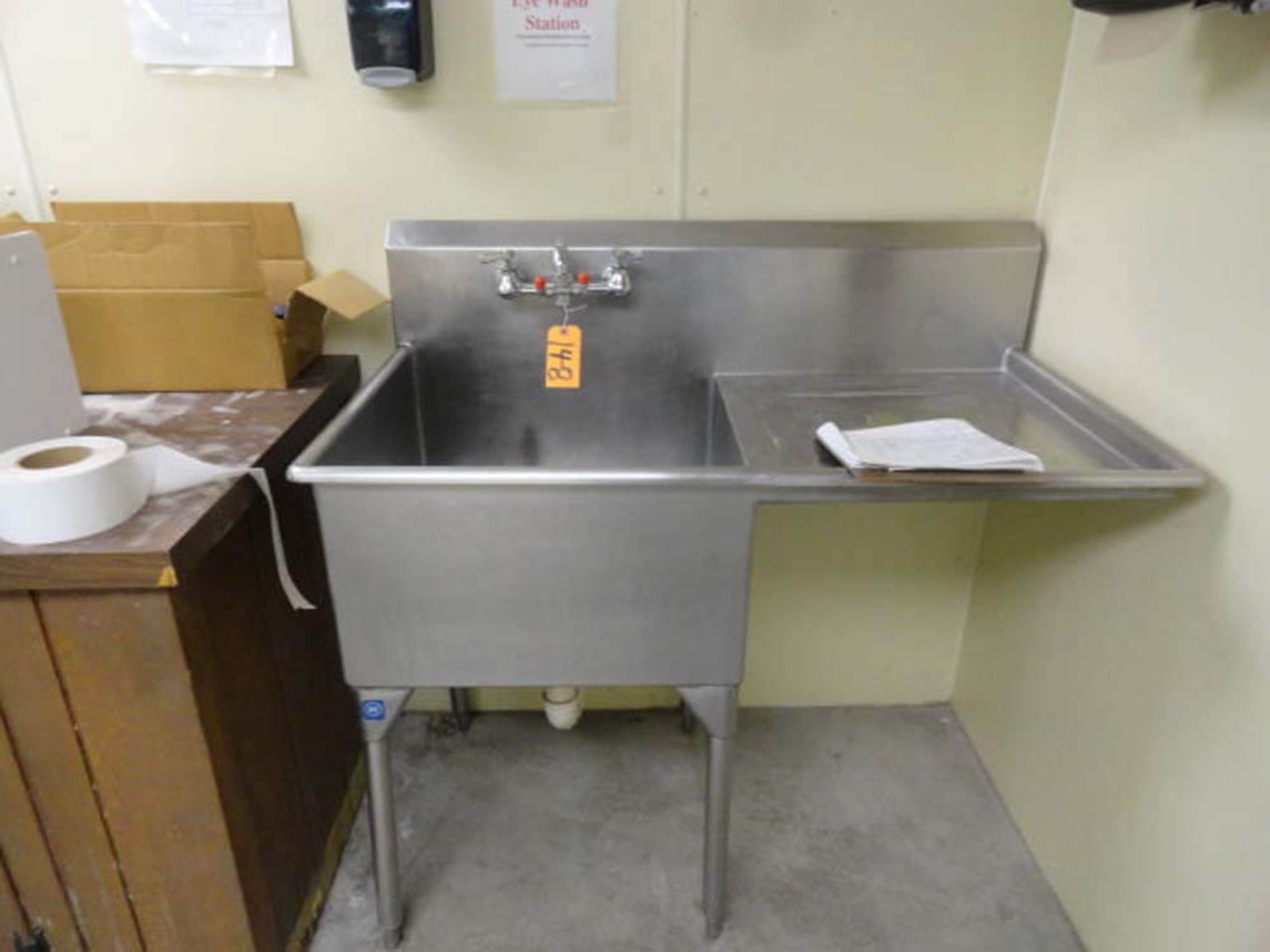 STANLESS STEEL FLOOR MOUNT SINK